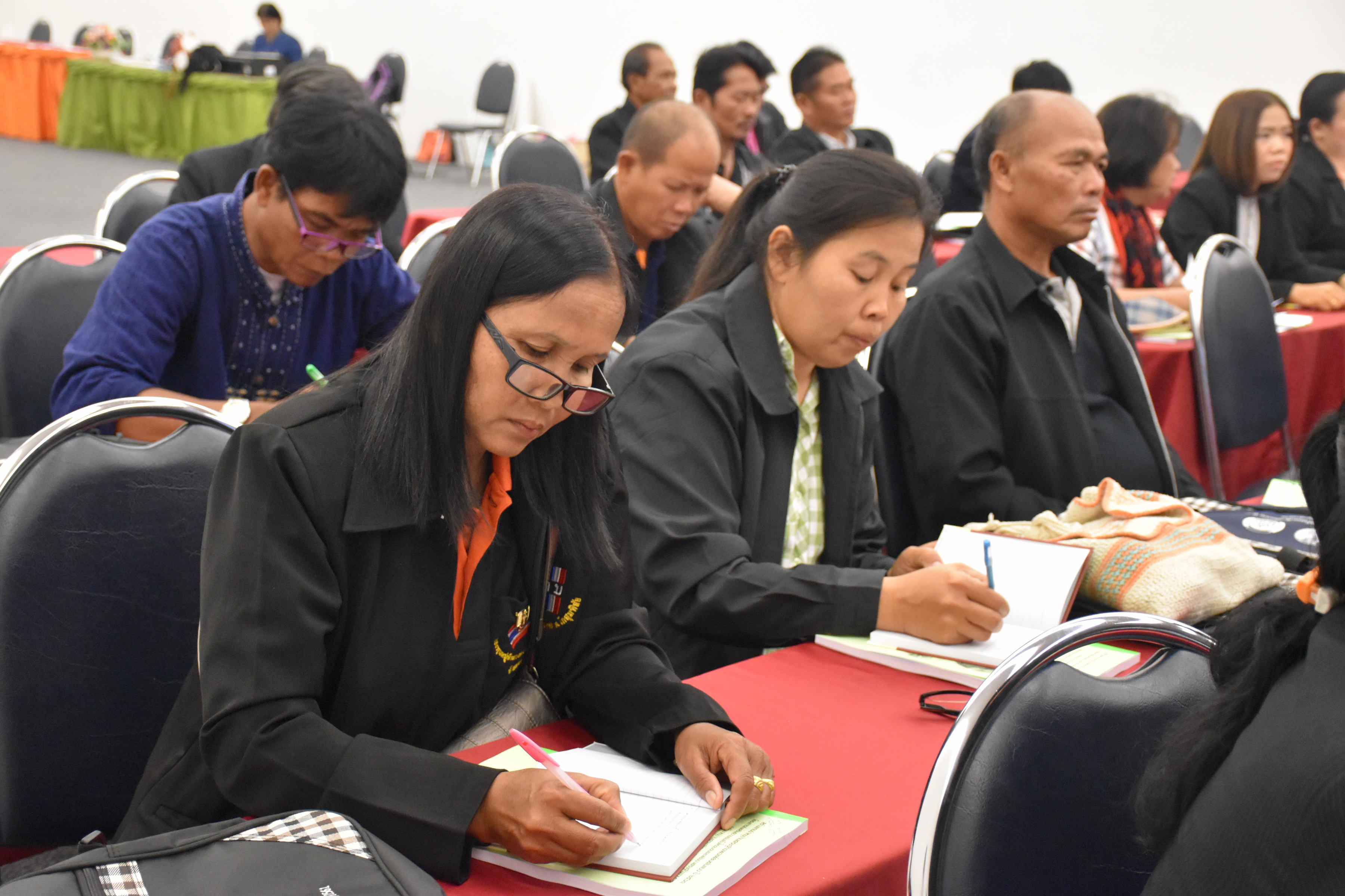 8 พฤศจิกายน 2560 โครงการส่งเสริมความเข้มแข็งให้ชุมชนและพัฒนาเศรษฐกิจฐานราก กิจกรรม : สร้างแกนนำหมู่บ้านเศรษฐกิจพอเพียงต้นแบบ ปี 2561