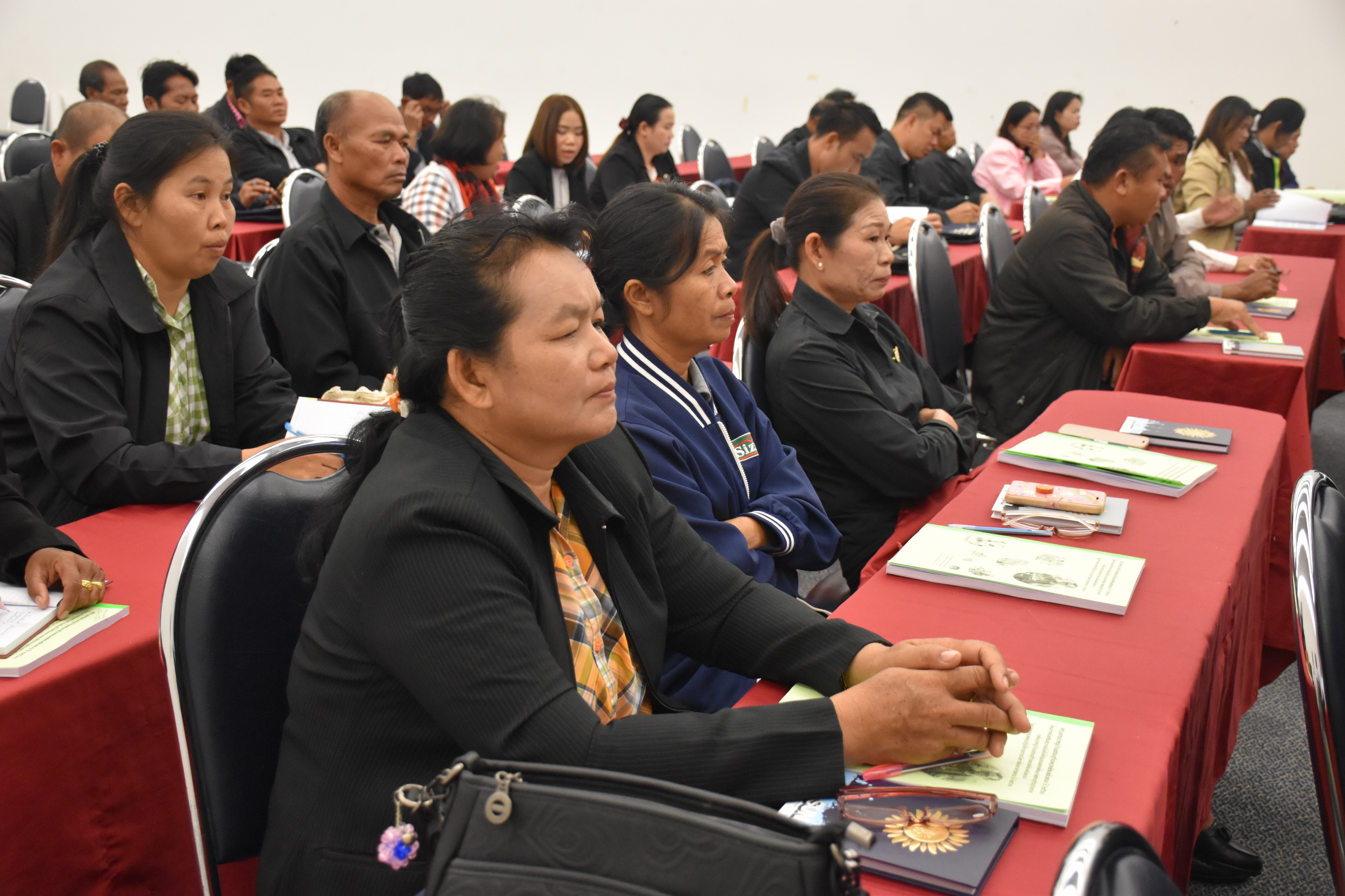 8 พฤศจิกายน 2560 โครงการส่งเสริมความเข้มแข็งให้ชุมชนและพัฒนาเศรษฐกิจฐานราก กิจกรรม : สร้างแกนนำหมู่บ้านเศรษฐกิจพอเพียงต้นแบบ ปี 2561