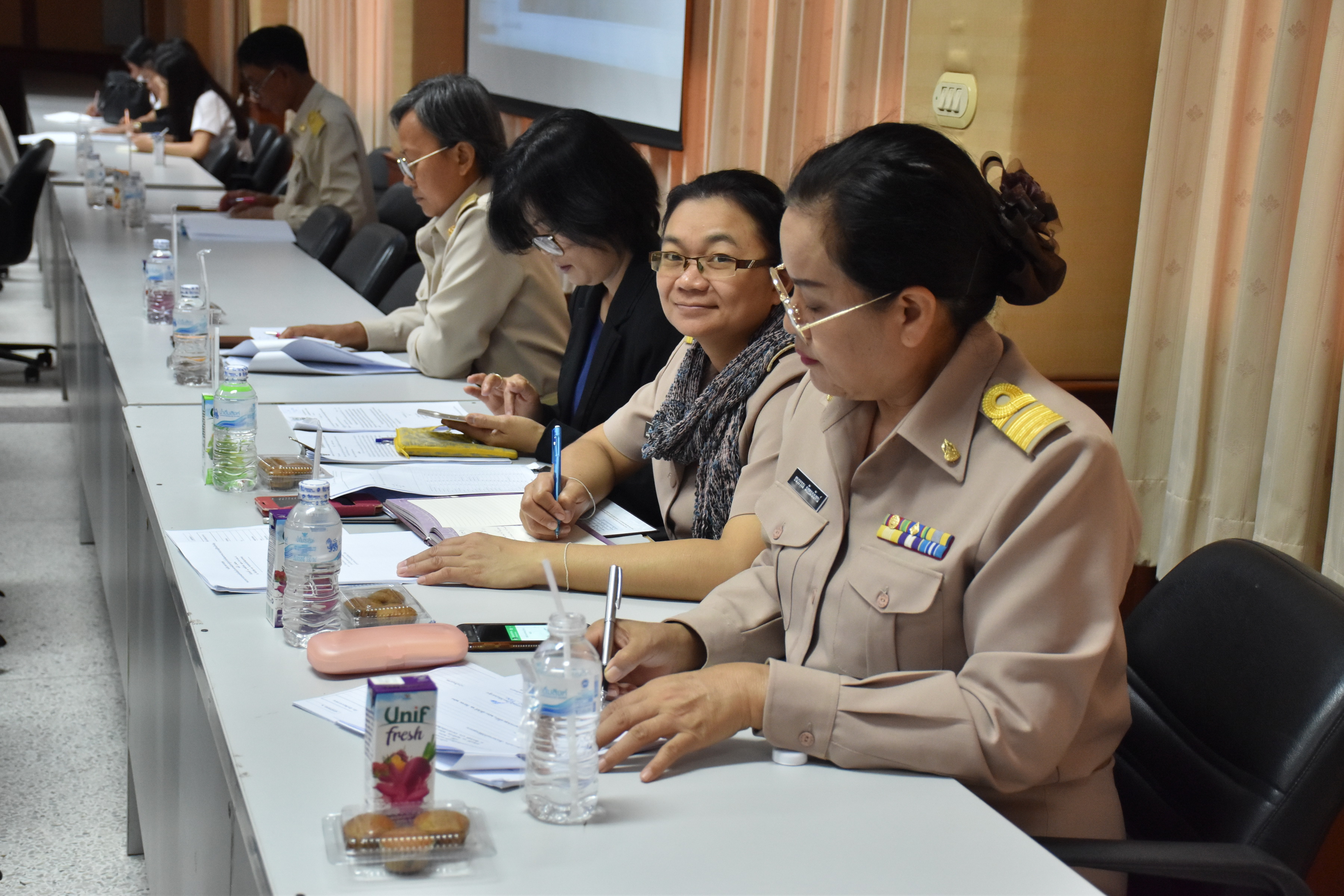 13 พฤศจิกายน 2560 การประชุมคณะกรรมการประสานและขับเคลื่อนนโยบายสานพลังประชารัฐ ประจำจังหวัดมหาสารคาม (คสป.) และผู้มีส่วนเกี่ยวข้อง ครั้งที่ 1/2561