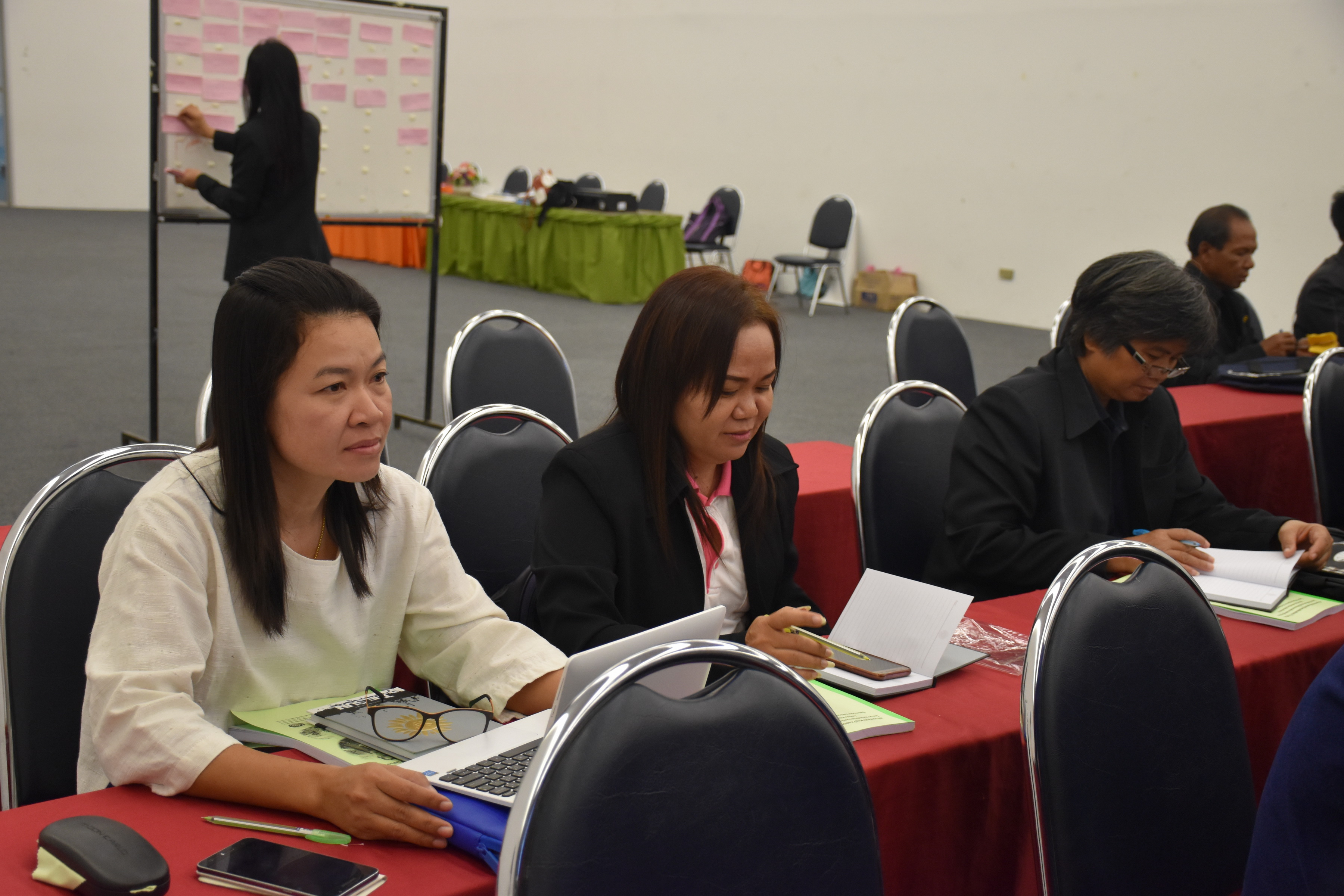 8 พฤศจิกายน 2560 โครงการส่งเสริมความเข้มแข็งให้ชุมชนและพัฒนาเศรษฐกิจฐานราก กิจกรรม : สร้างแกนนำหมู่บ้านเศรษฐกิจพอเพียงต้นแบบ ปี 2561