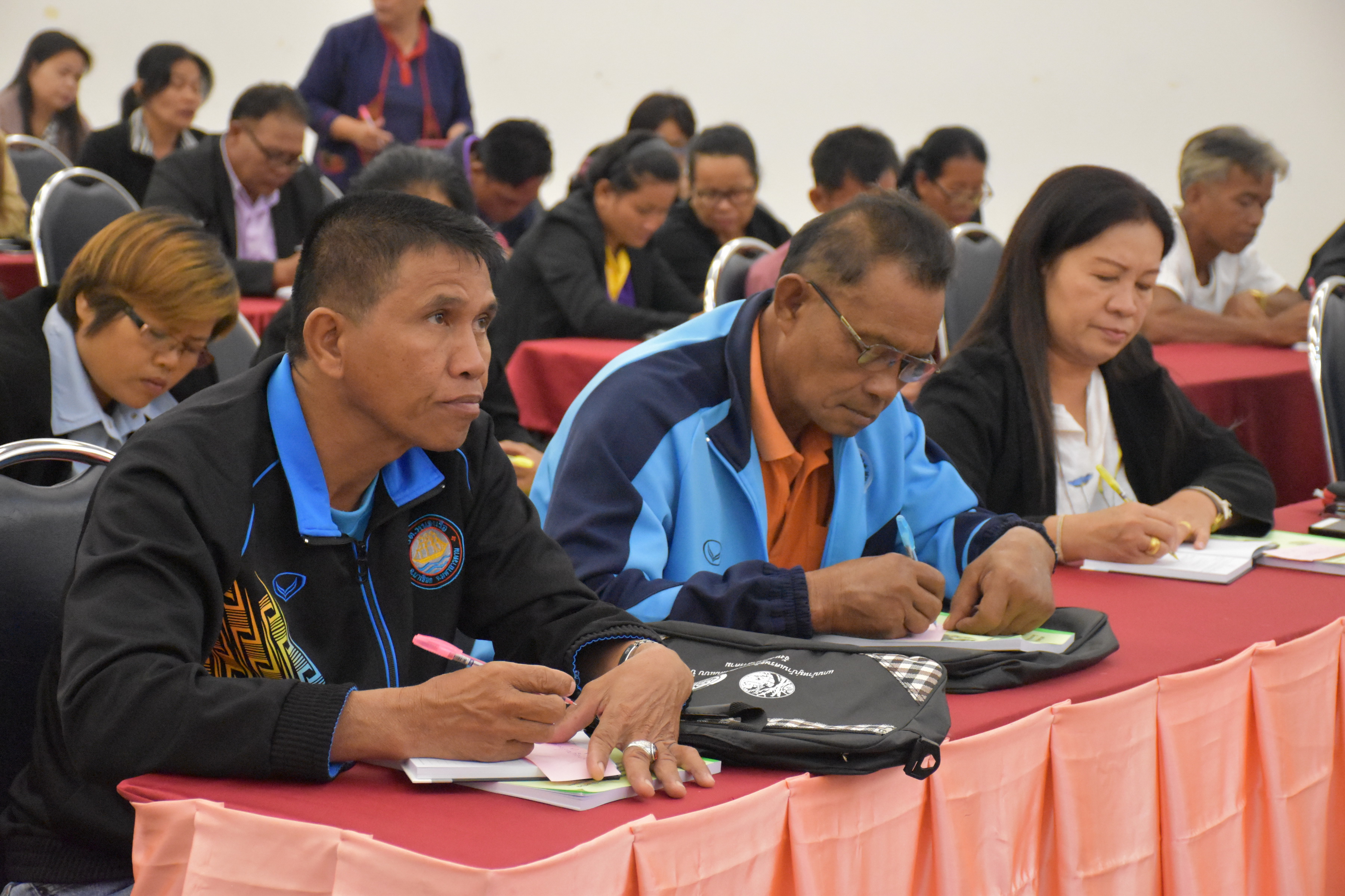 8 พฤศจิกายน 2560 โครงการส่งเสริมความเข้มแข็งให้ชุมชนและพัฒนาเศรษฐกิจฐานราก กิจกรรม : สร้างแกนนำหมู่บ้านเศรษฐกิจพอเพียงต้นแบบ ปี 2561