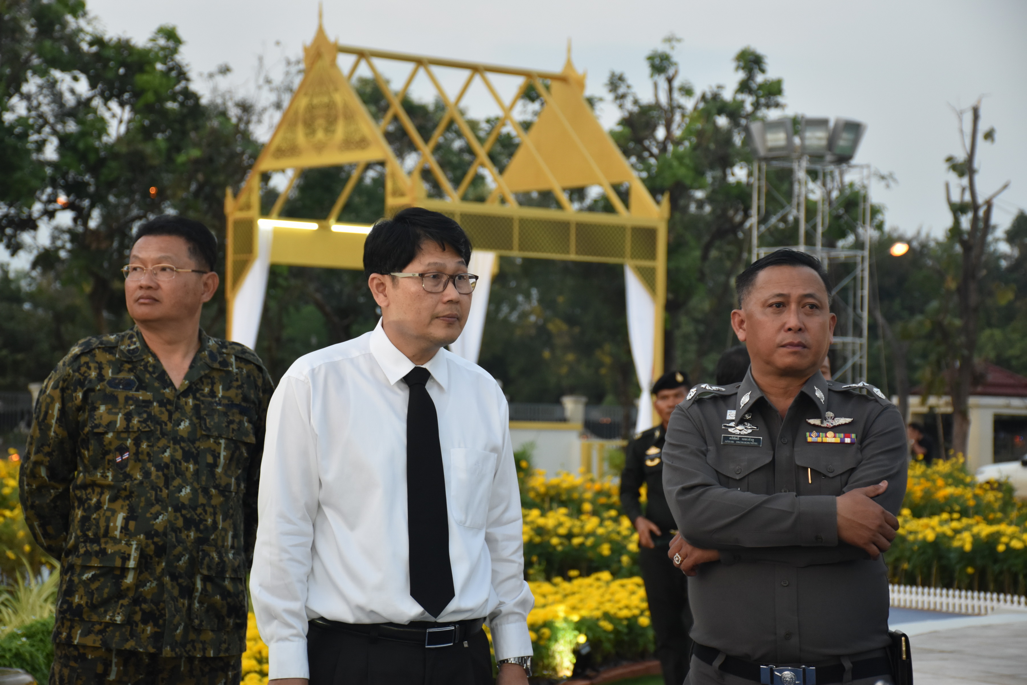 25 ตุลาคม 2560  นายทวี เสริมภักดีกุล รองผู้ว่าราชการจังหวัดมหาสารคาม ร่วมกับคณะกองกำลังรักษาความสงบเรียบร้อยจังหวัดมหาสารคาม และคณะทำงานดอกไม้จันทน์