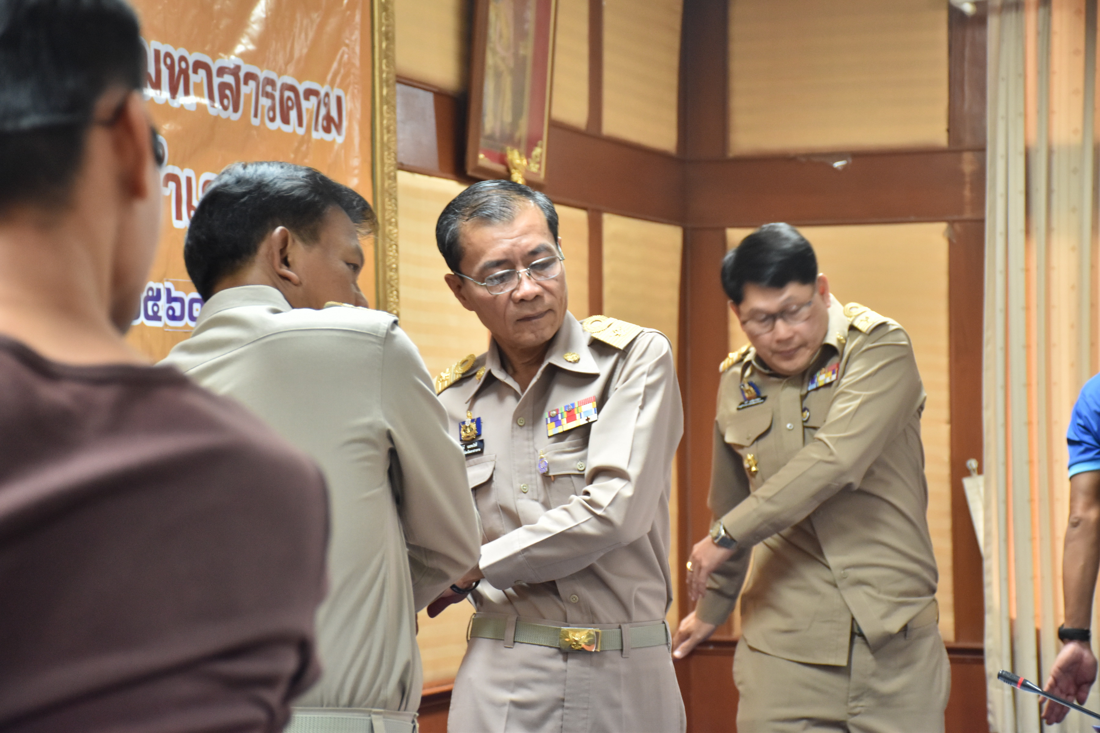 30 ตุลาคม 2560 นายเสน่ห์ นนทะโชติ ผู้ว่าราชการจังหวัดมหาสารคาม เป็นประธานการประชุมคณะกรรมการจังหวัดมหาสารคาม หัวหน้าส่วนราชการ นายอำเภอ ประจำเดือนตุลาคม 2560