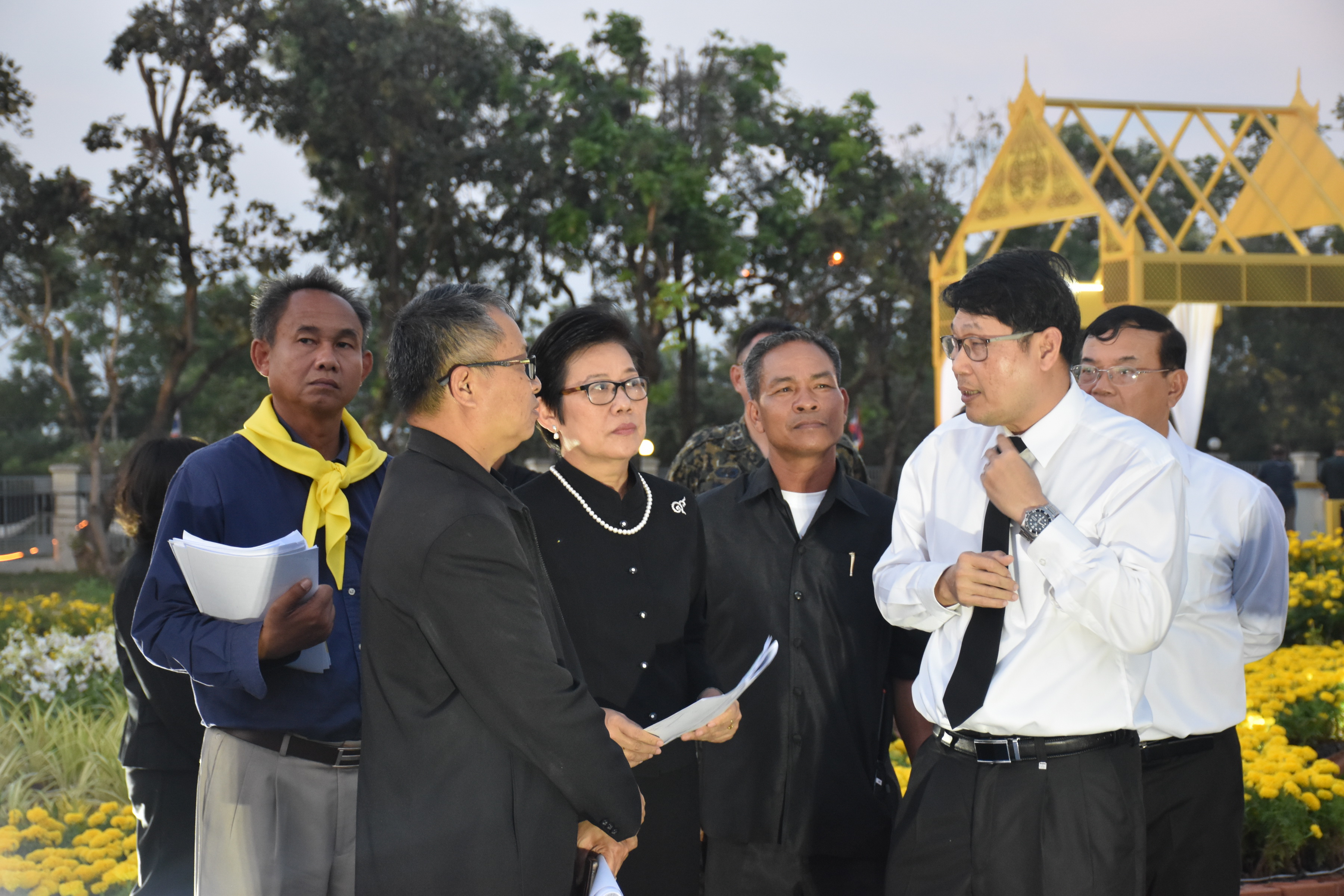 25 ตุลาคม 2560  นายทวี เสริมภักดีกุล รองผู้ว่าราชการจังหวัดมหาสารคาม ร่วมกับคณะกองกำลังรักษาความสงบเรียบร้อยจังหวัดมหาสารคาม และคณะทำงานดอกไม้จันทน์