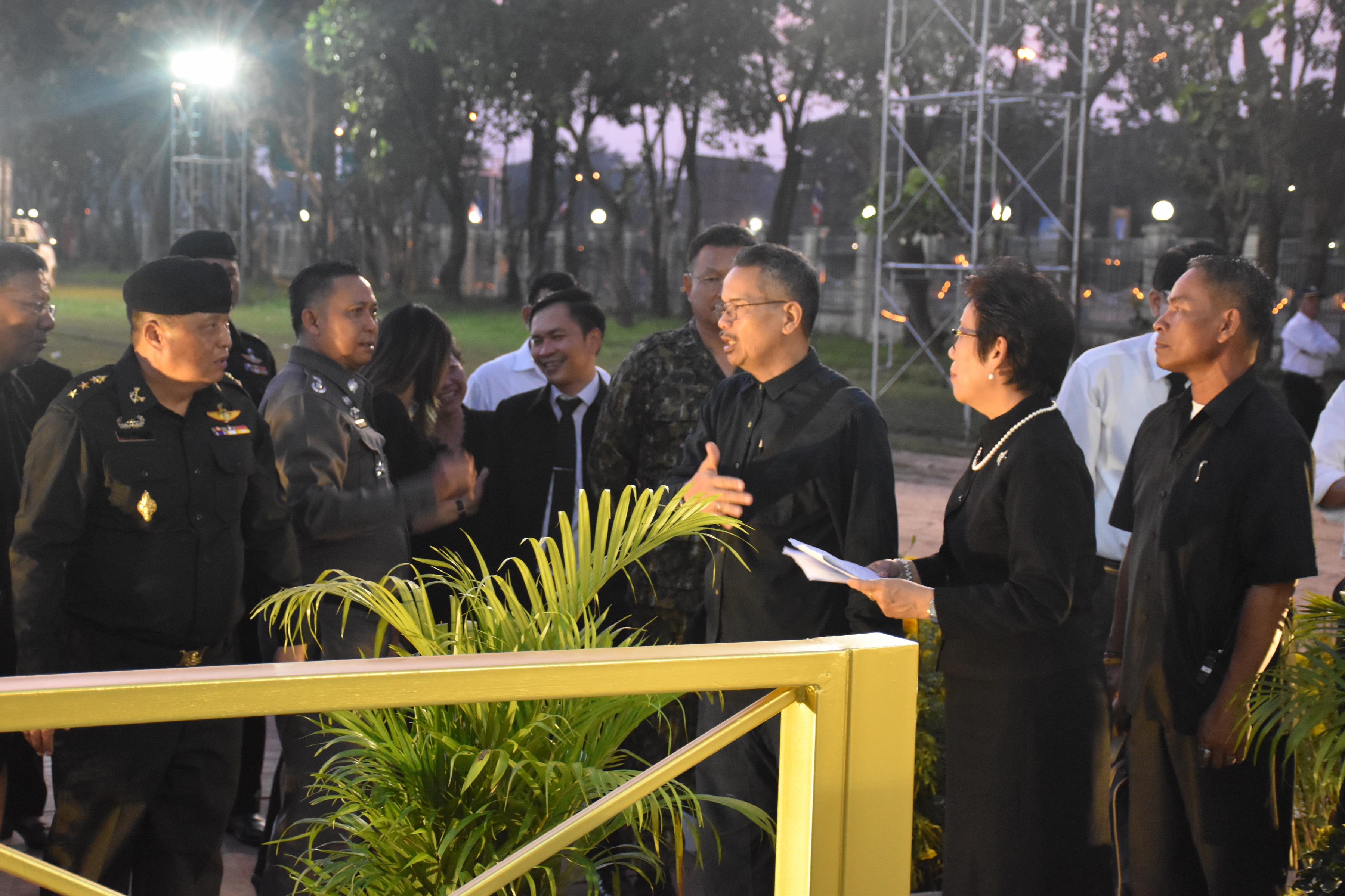 25 ตุลาคม 2560  นายทวี เสริมภักดีกุล รองผู้ว่าราชการจังหวัดมหาสารคาม ร่วมกับคณะกองกำลังรักษาความสงบเรียบร้อยจังหวัดมหาสารคาม และคณะทำงานดอกไม้จันทน์