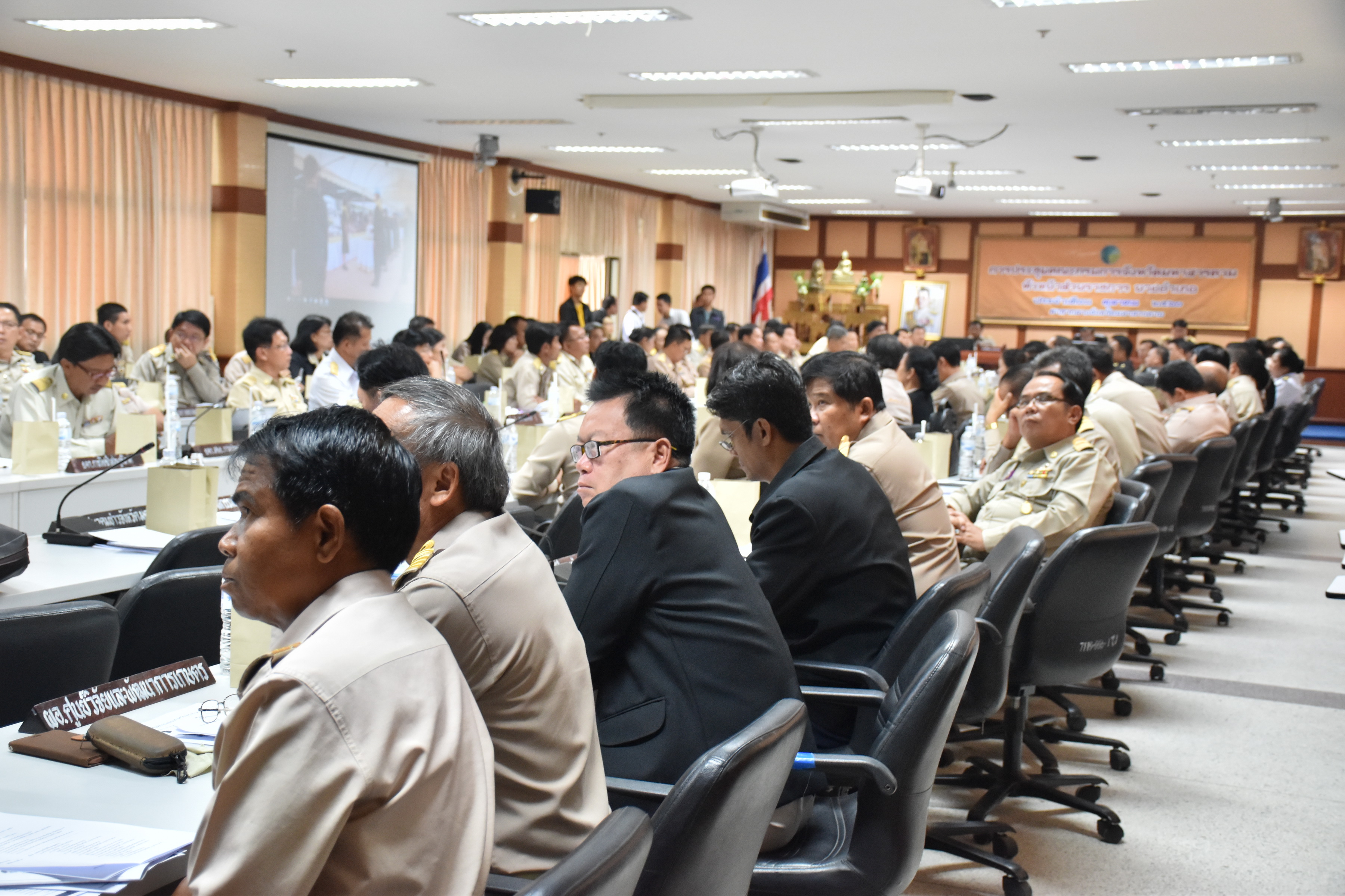 30 ตุลาคม 2560 นายเสน่ห์ นนทะโชติ ผู้ว่าราชการจังหวัดมหาสารคาม เป็นประธานการประชุมคณะกรรมการจังหวัดมหาสารคาม หัวหน้าส่วนราชการ นายอำเภอ ประจำเดือนตุลาคม 2560