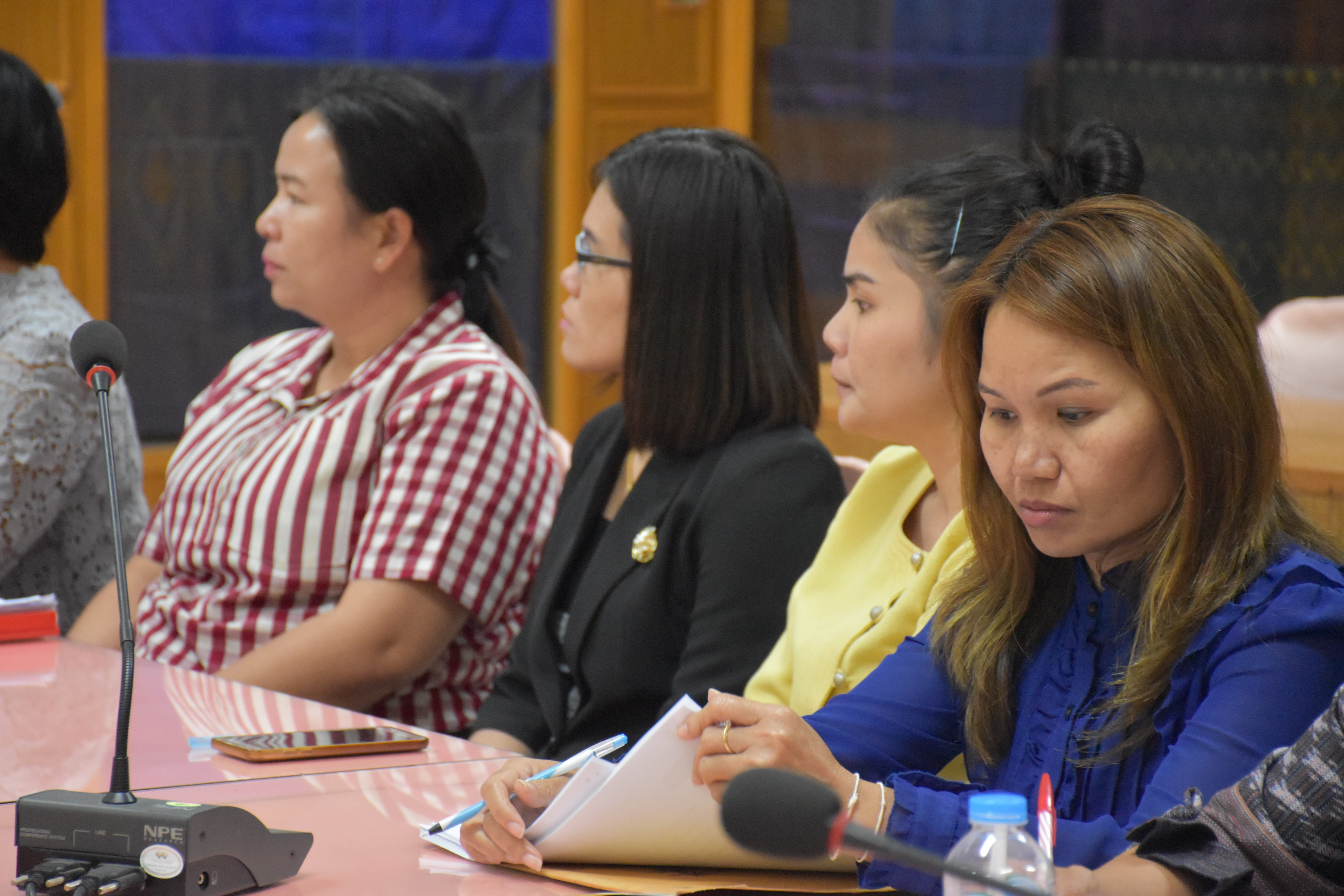 9 พฤศจิกายน 2560 พัฒนาการจังหวัดมหาสารคาม พบปะให้คำแนะนำและมอบแนวทางการดำเนินงานแก่ผู้เข้าร่วมการประชุมเชิงปฏิบัติการเพิ่มประสิทธิภาพบุคลากรด้านพัสดุ