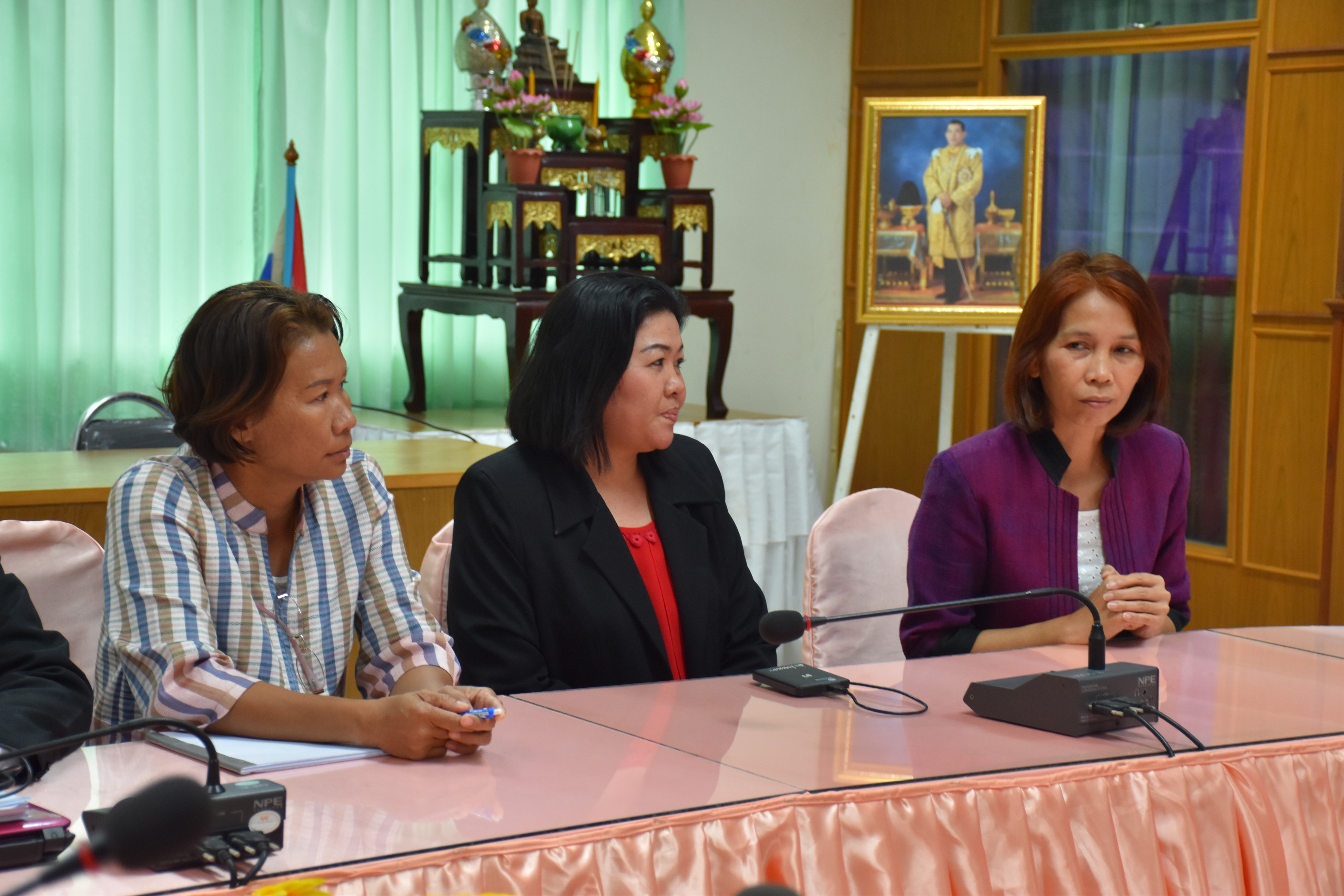 9 พฤศจิกายน 2560 พัฒนาการจังหวัดมหาสารคาม พบปะให้คำแนะนำและมอบแนวทางการดำเนินงานแก่ผู้เข้าร่วมการประชุมเชิงปฏิบัติการเพิ่มประสิทธิภาพบุคลากรด้านพัสดุ