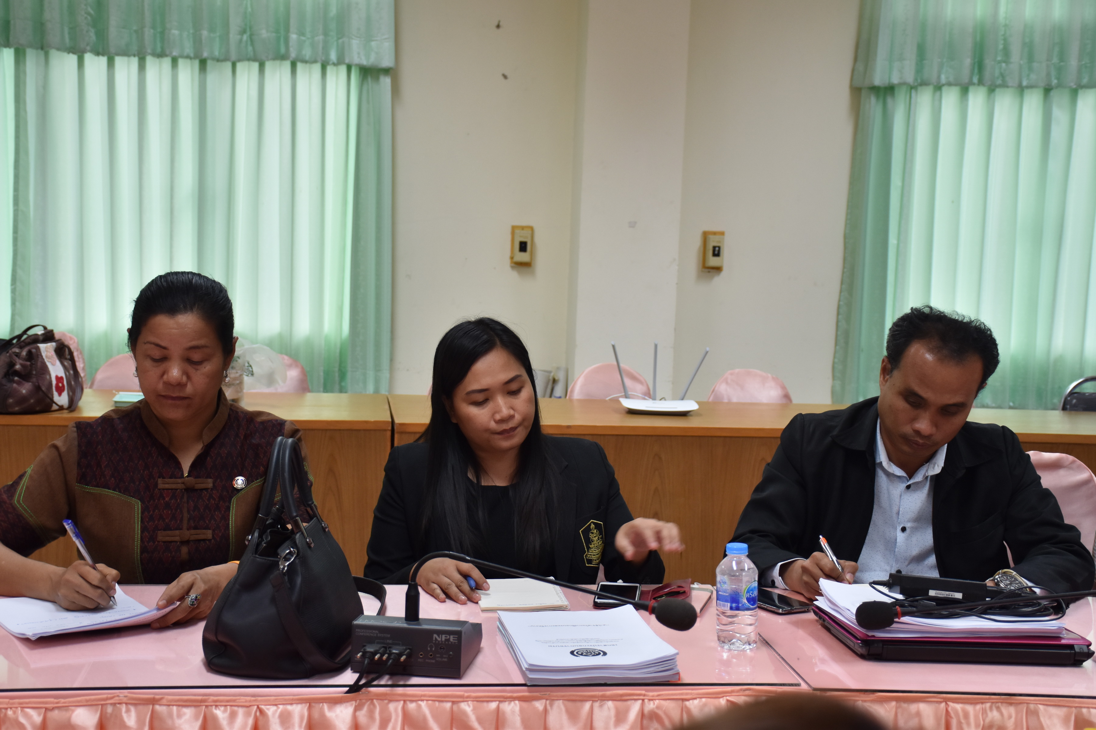 9 พฤศจิกายน 2560 พัฒนาการจังหวัดมหาสารคาม พบปะให้คำแนะนำและมอบแนวทางการดำเนินงานแก่ผู้เข้าร่วมการประชุมเชิงปฏิบัติการเพิ่มประสิทธิภาพบุคลากรด้านพัสดุ