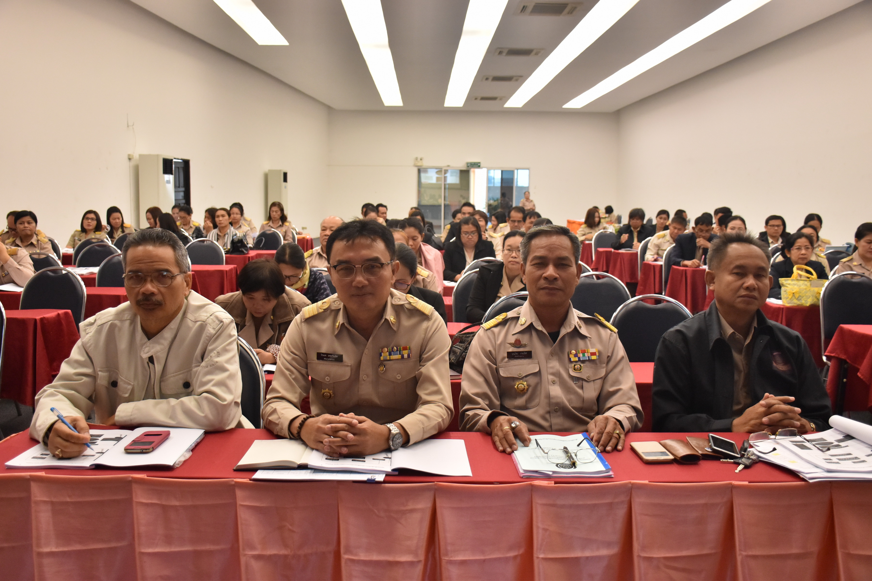 6 พฤศจิกายน 2560 เวลา 09.00 น. สำนักงานพัฒนาชุมชนจังหวัดมหาสารคาม จัดโครงการประชุมเชิงปฏิบัติการมอบนโยบายเพื่อเพิ่มประสิทธิภาพการขับเคลื่อนยุทธศาสตร์ กรมการพัฒนาชุมชน ประจำปีงบประมาณ พ.ศ.2561