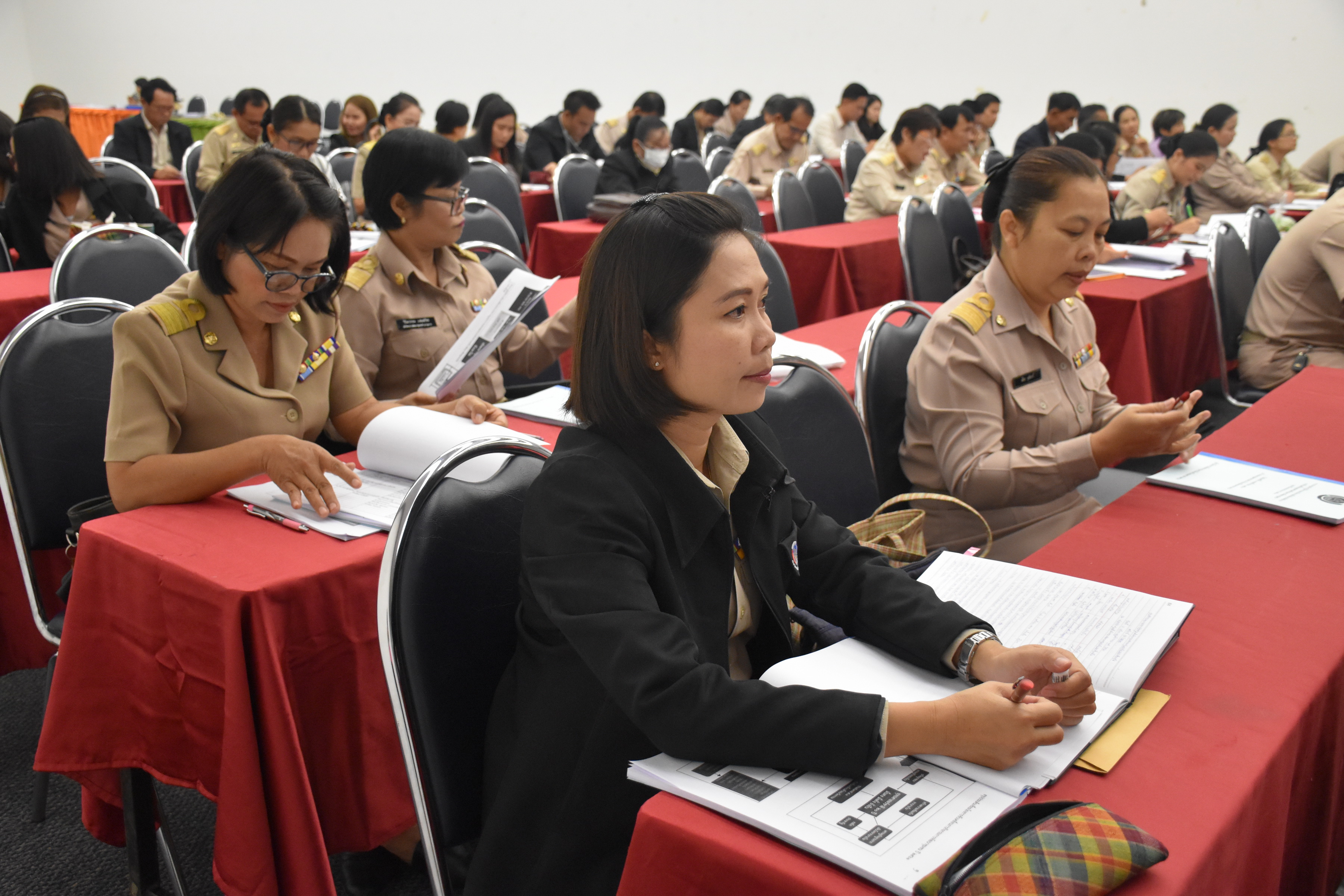 6 พฤศจิกายน 2560 เวลา 09.00 น. สำนักงานพัฒนาชุมชนจังหวัดมหาสารคาม จัดโครงการประชุมเชิงปฏิบัติการมอบนโยบายเพื่อเพิ่มประสิทธิภาพการขับเคลื่อนยุทธศาสตร์ กรมการพัฒนาชุมชน ประจำปีงบประมาณ พ.ศ.2561