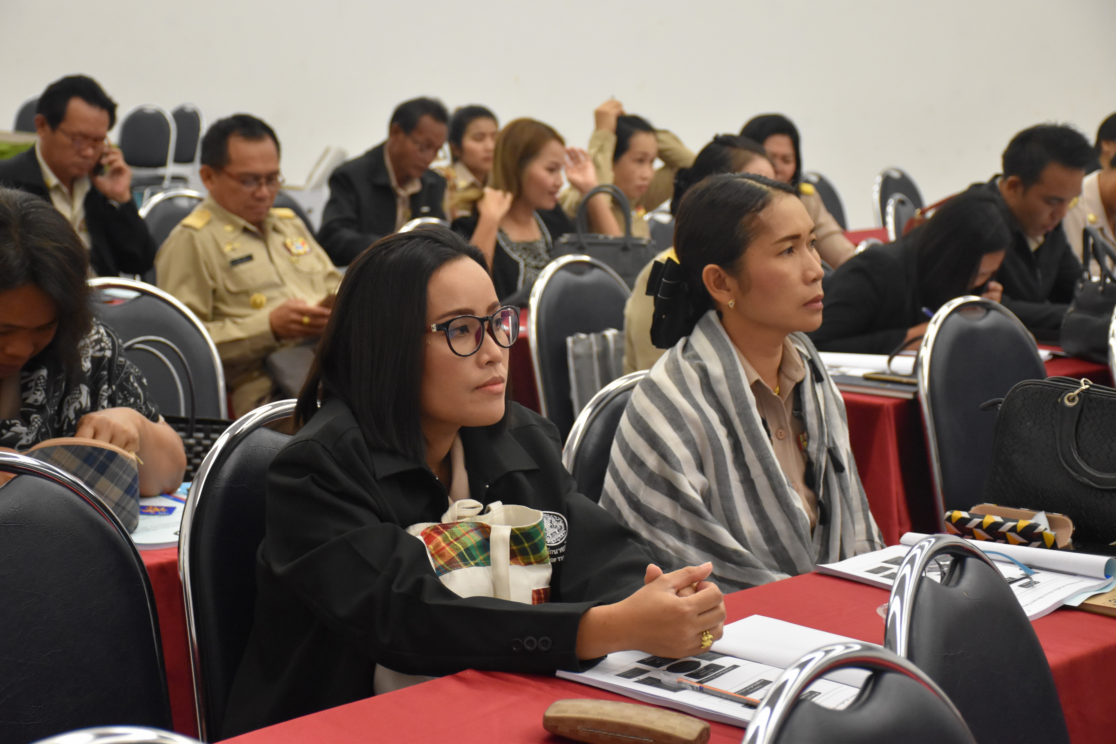 6 พฤศจิกายน 2560 เวลา 09.00 น. สำนักงานพัฒนาชุมชนจังหวัดมหาสารคาม จัดโครงการประชุมเชิงปฏิบัติการมอบนโยบายเพื่อเพิ่มประสิทธิภาพการขับเคลื่อนยุทธศาสตร์ กรมการพัฒนาชุมชน ประจำปีงบประมาณ พ.ศ.2561