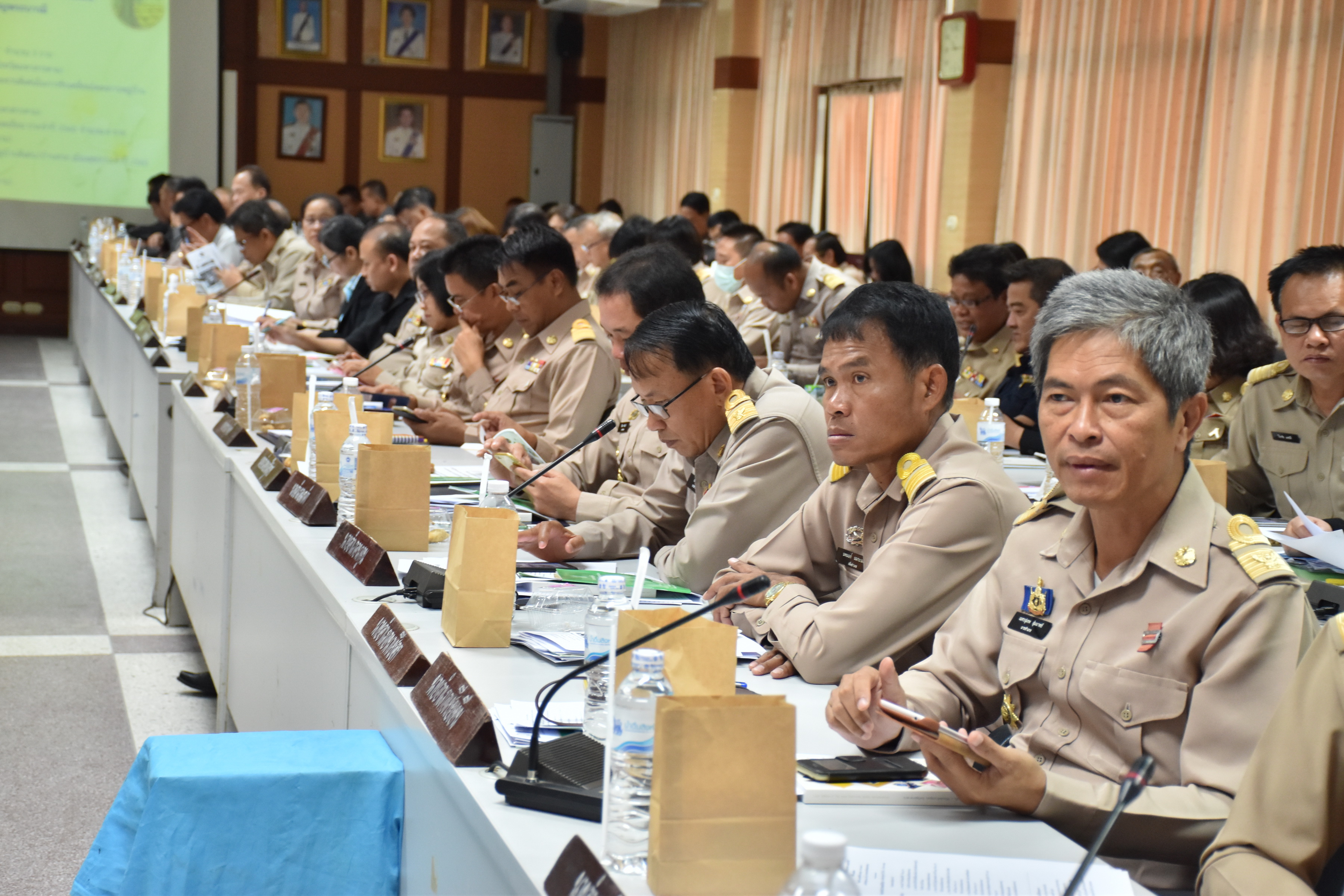 29 พฤศจิกายน 2560 การประชุมคณะกรมการจังหวัดมหาสารคาม หัวหน้าส่วนราชการ นายอำเภอ ประจำเดือนพฤศจิกายน 2560