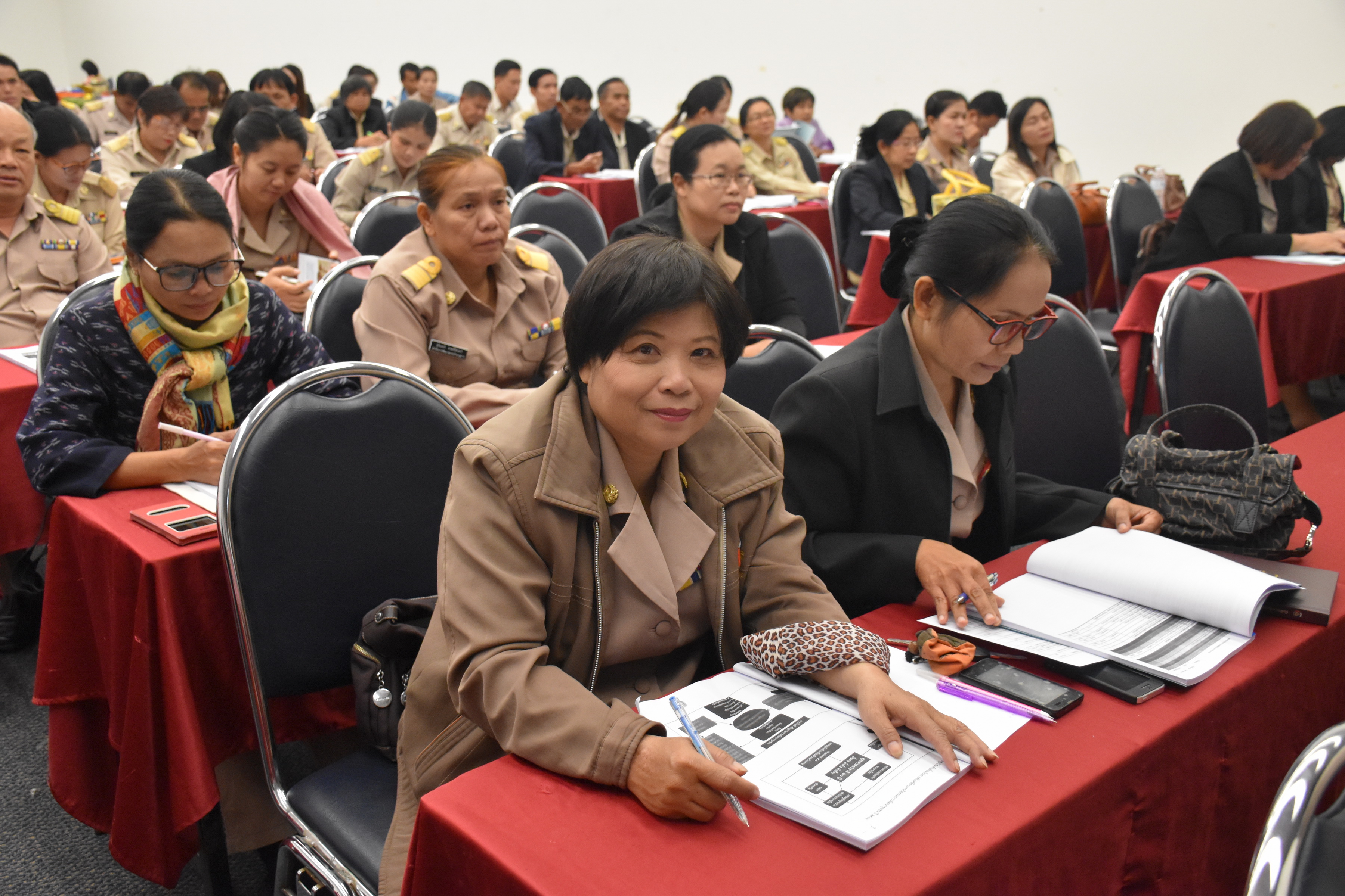 6 พฤศจิกายน 2560 เวลา 09.00 น. สำนักงานพัฒนาชุมชนจังหวัดมหาสารคาม จัดโครงการประชุมเชิงปฏิบัติการมอบนโยบายเพื่อเพิ่มประสิทธิภาพการขับเคลื่อนยุทธศาสตร์ กรมการพัฒนาชุมชน ประจำปีงบประมาณ พ.ศ.2561