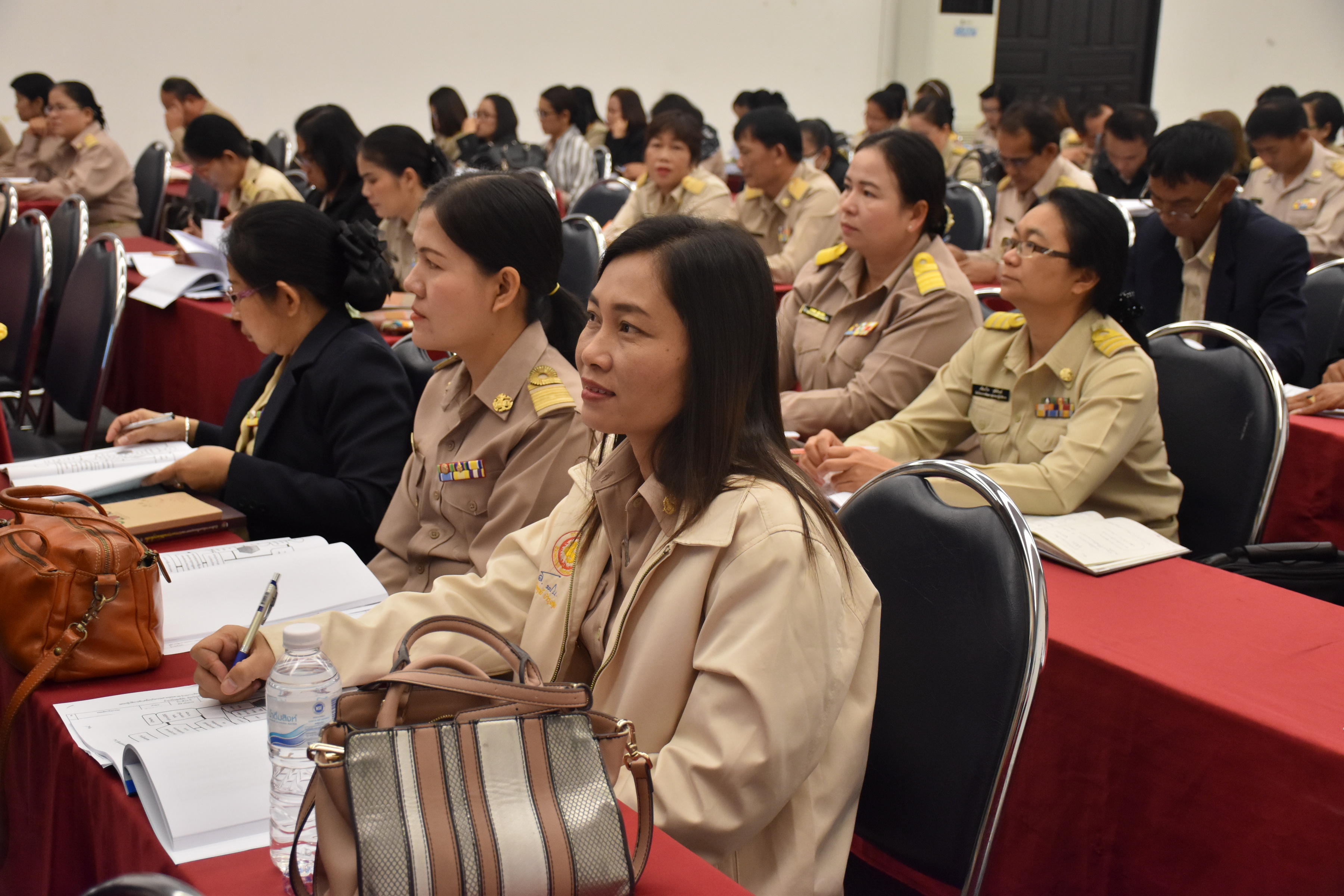 6 พฤศจิกายน 2560 เวลา 09.00 น. สำนักงานพัฒนาชุมชนจังหวัดมหาสารคาม จัดโครงการประชุมเชิงปฏิบัติการมอบนโยบายเพื่อเพิ่มประสิทธิภาพการขับเคลื่อนยุทธศาสตร์ กรมการพัฒนาชุมชน ประจำปีงบประมาณ พ.ศ.2561