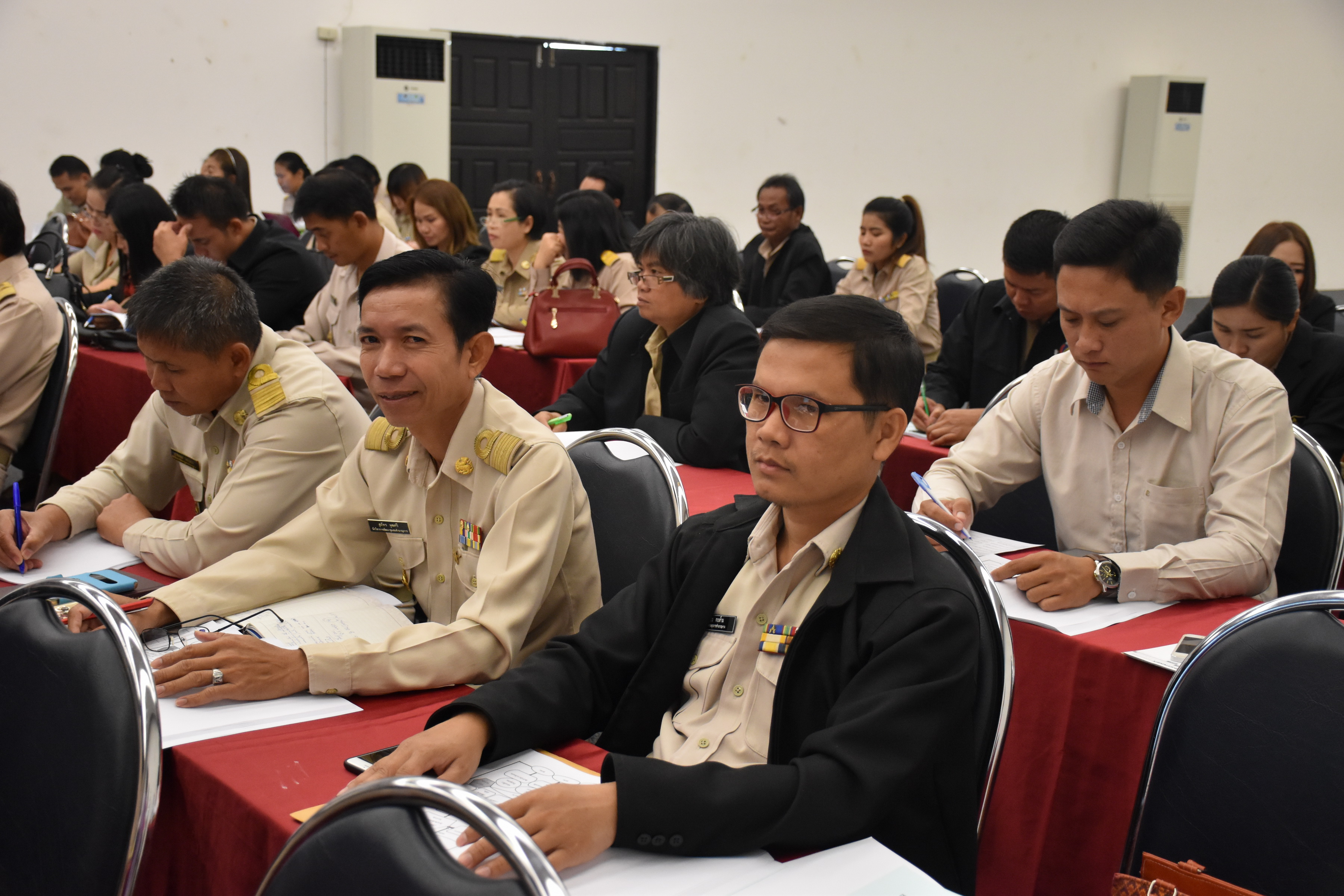 6 พฤศจิกายน 2560 เวลา 09.00 น. สำนักงานพัฒนาชุมชนจังหวัดมหาสารคาม จัดโครงการประชุมเชิงปฏิบัติการมอบนโยบายเพื่อเพิ่มประสิทธิภาพการขับเคลื่อนยุทธศาสตร์ กรมการพัฒนาชุมชน ประจำปีงบประมาณ พ.ศ.2561
