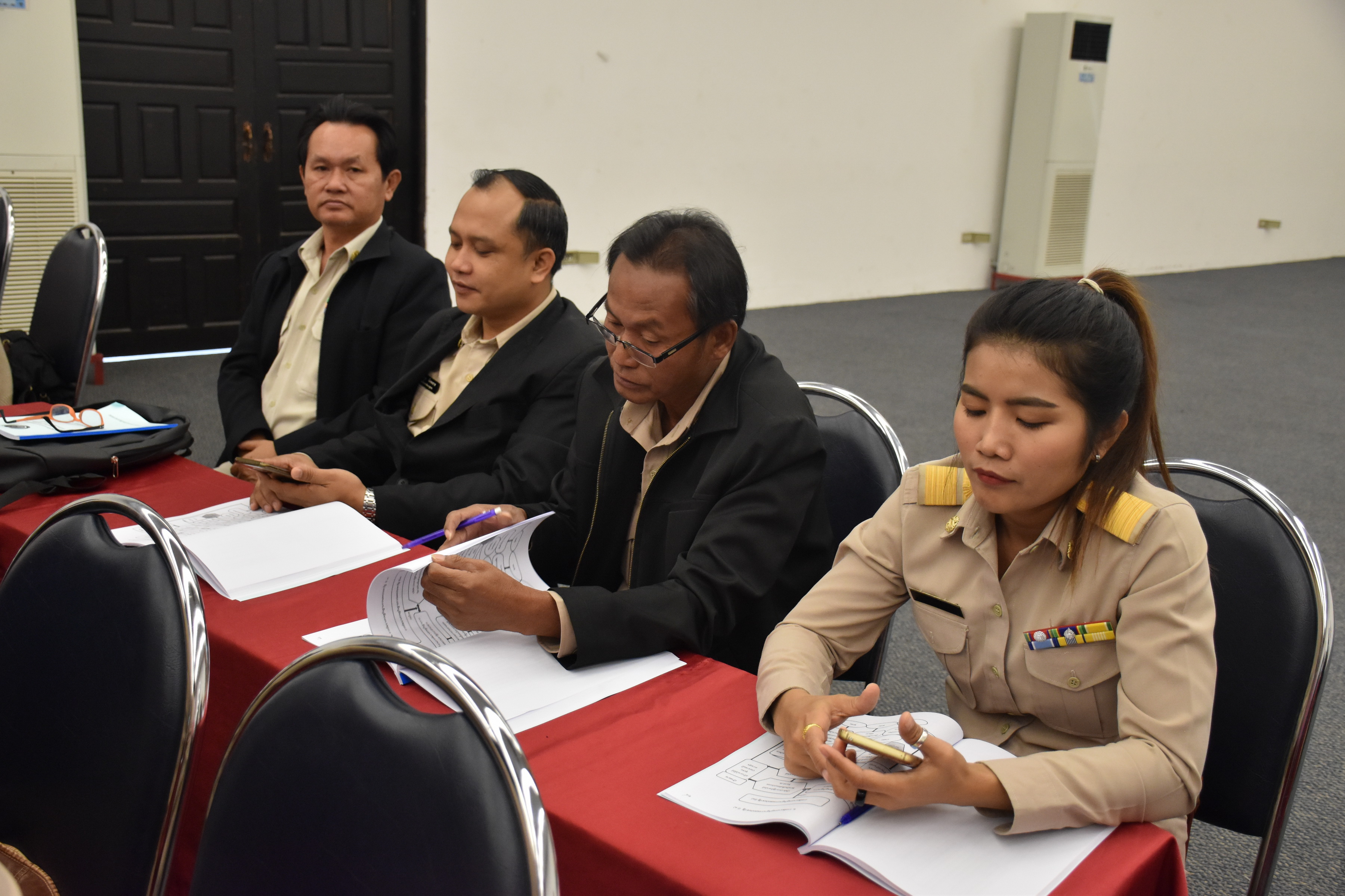 6 พฤศจิกายน 2560 เวลา 09.00 น. สำนักงานพัฒนาชุมชนจังหวัดมหาสารคาม จัดโครงการประชุมเชิงปฏิบัติการมอบนโยบายเพื่อเพิ่มประสิทธิภาพการขับเคลื่อนยุทธศาสตร์ กรมการพัฒนาชุมชน ประจำปีงบประมาณ พ.ศ.2561