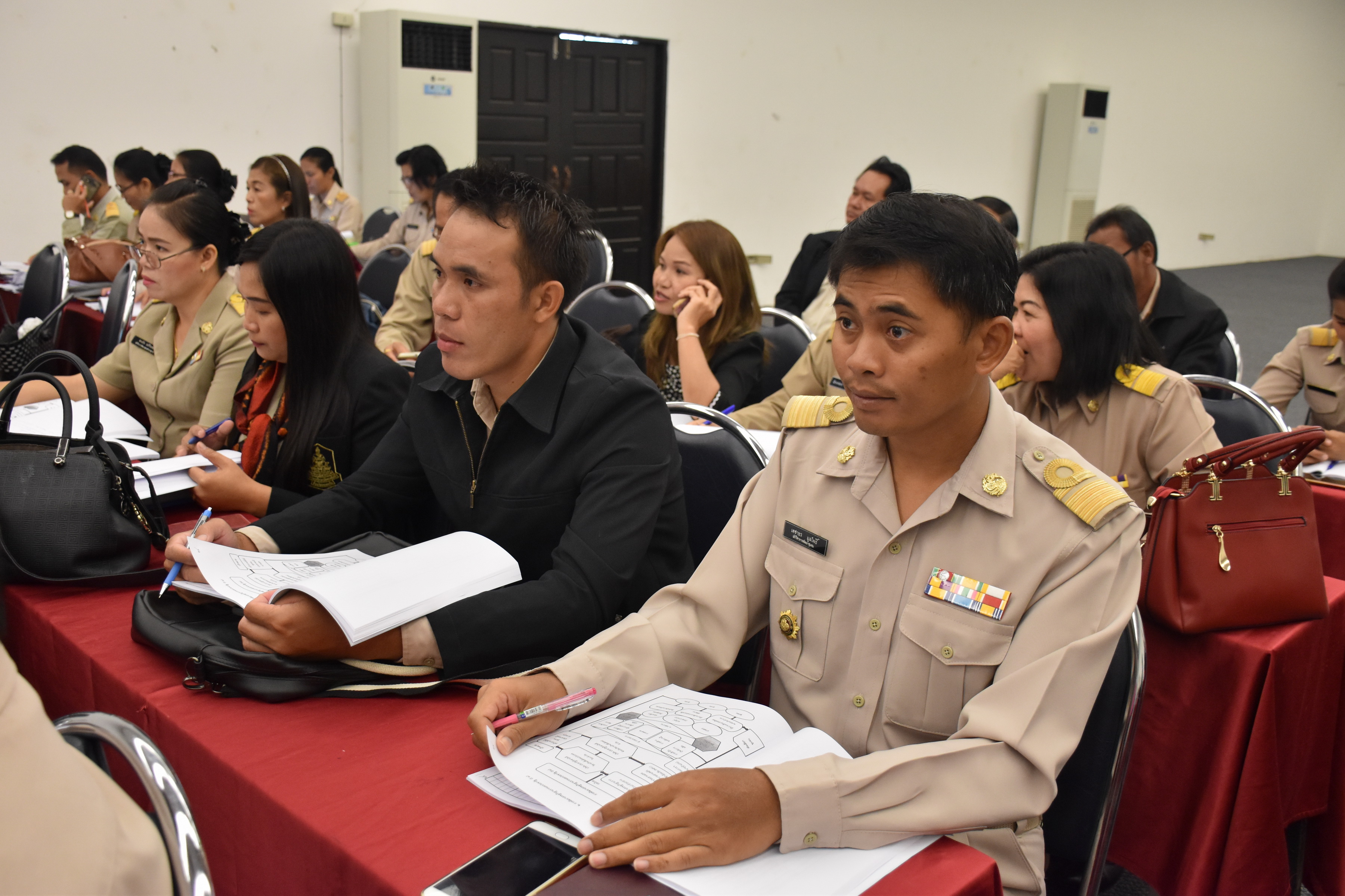 6 พฤศจิกายน 2560 เวลา 09.00 น. สำนักงานพัฒนาชุมชนจังหวัดมหาสารคาม จัดโครงการประชุมเชิงปฏิบัติการมอบนโยบายเพื่อเพิ่มประสิทธิภาพการขับเคลื่อนยุทธศาสตร์ กรมการพัฒนาชุมชน ประจำปีงบประมาณ พ.ศ.2561