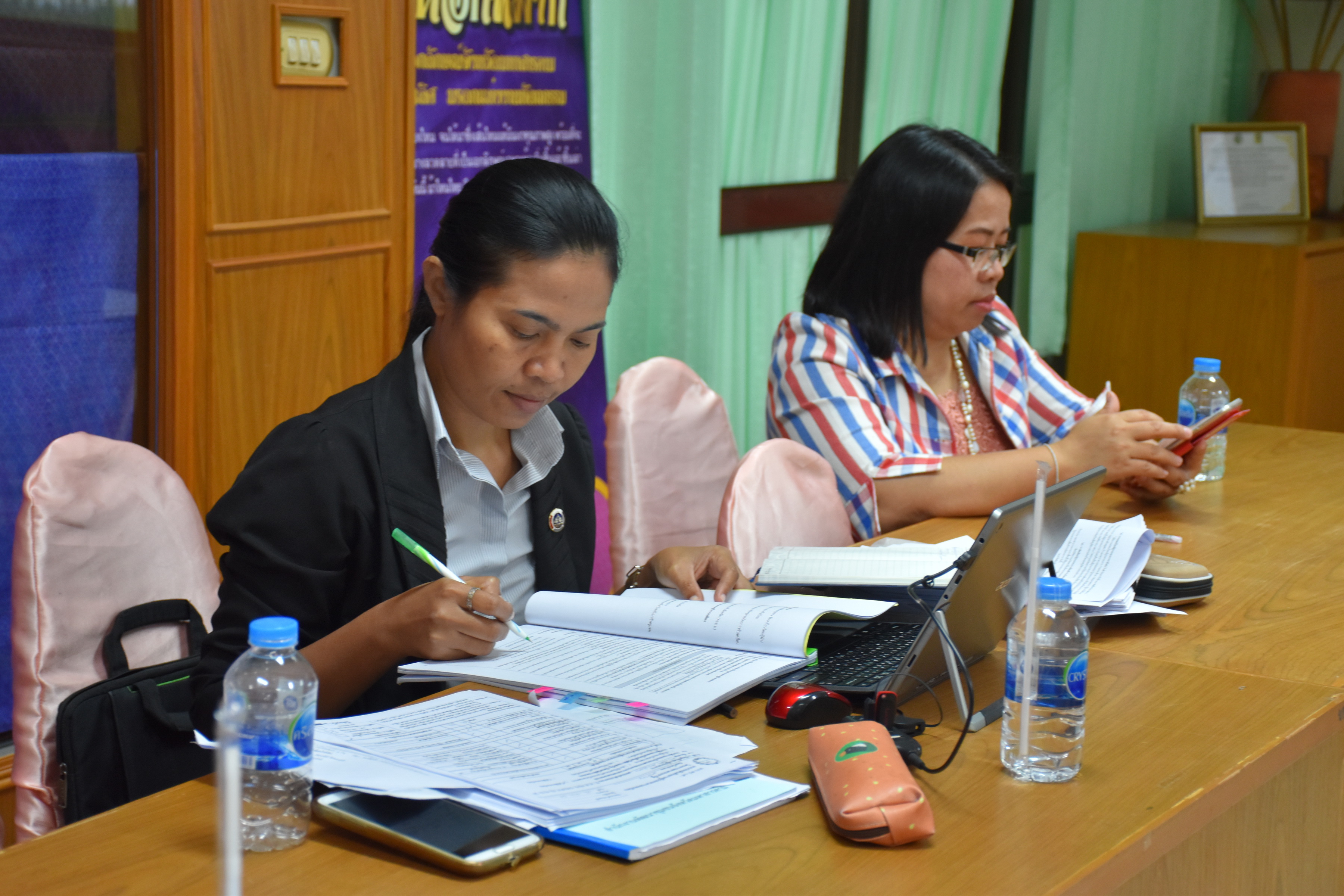 15 พฤศจิกายน 2560 การประชุมเชิงปฏิบัติการคณะกรรมการศูนย์ประสานงานองค์การชุมชน (ศอช.จ.) จังหวัดมหาสารคาม