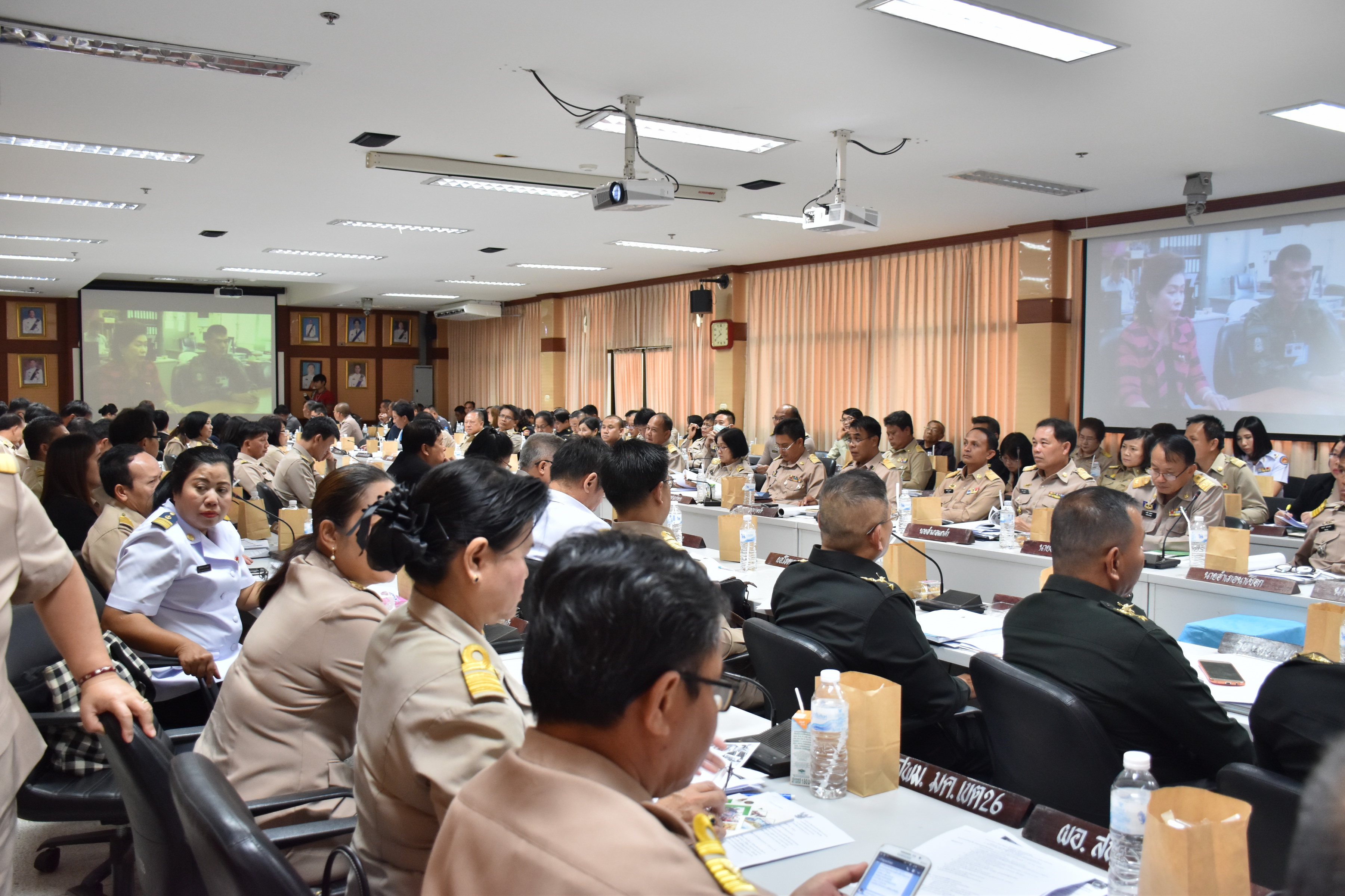29 พฤศจิกายน 2560 การประชุมคณะกรมการจังหวัดมหาสารคาม หัวหน้าส่วนราชการ นายอำเภอ ประจำเดือนพฤศจิกายน 2560