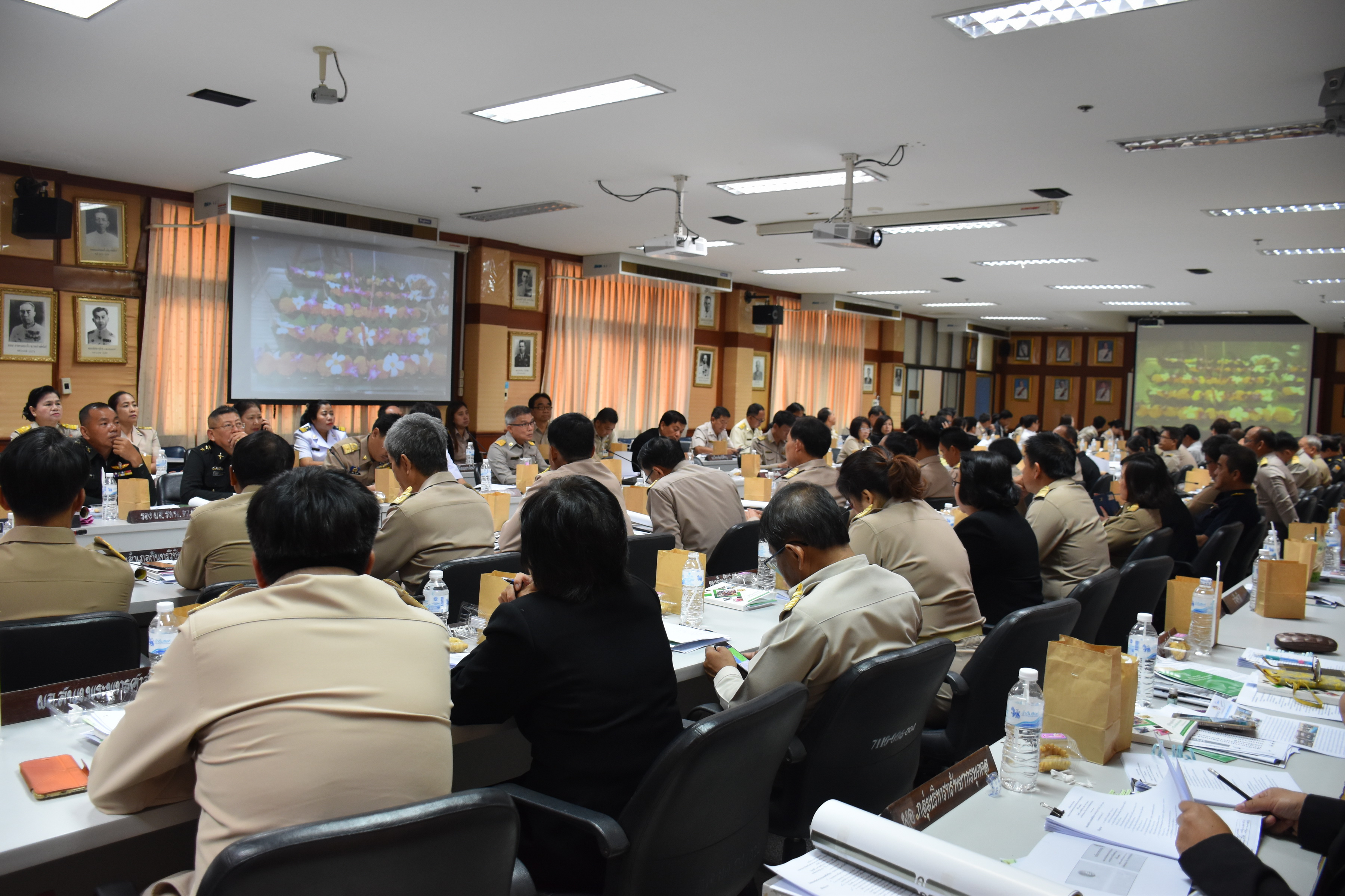 29 พฤศจิกายน 2560 การประชุมคณะกรมการจังหวัดมหาสารคาม หัวหน้าส่วนราชการ นายอำเภอ ประจำเดือนพฤศจิกายน 2560