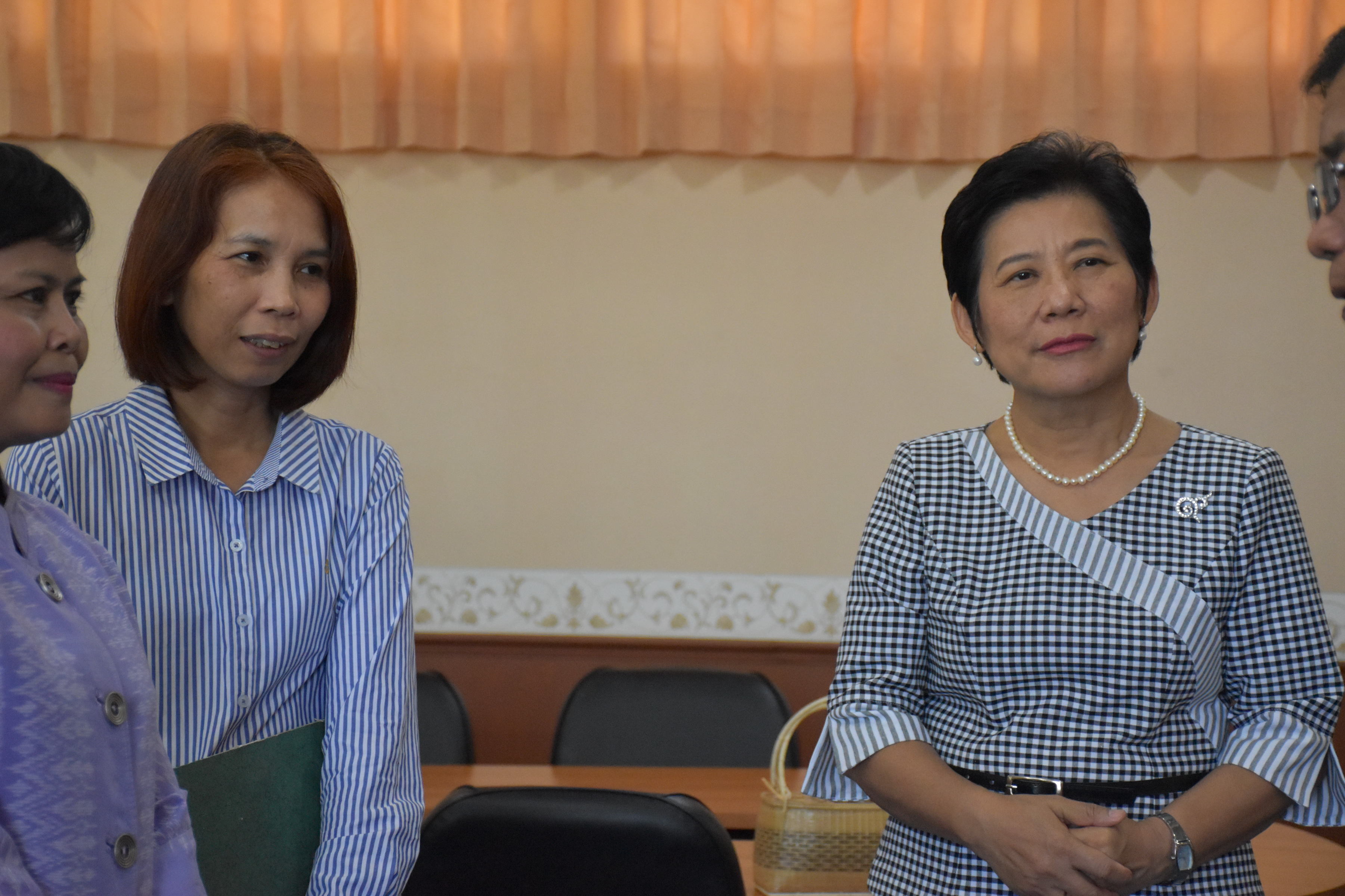 10 พฤศจิกายน 2560 นางบุญยิ่ง เทศน้อย พัฒนาการจังหวัดมหาสารคาม พร้อมด้วยนักวิชาการพัฒนาชุมชน เข้าพบผู้ว่าราชการจังหวัดและรองผู้ว่าราชการจังหวัดมหาสารคาม เพื่อกราบลาเนื่องในโอกาสย้ายไปรับตำแหน่งหัวหน้าฝ่ายและพัฒนาการอำเภอ
