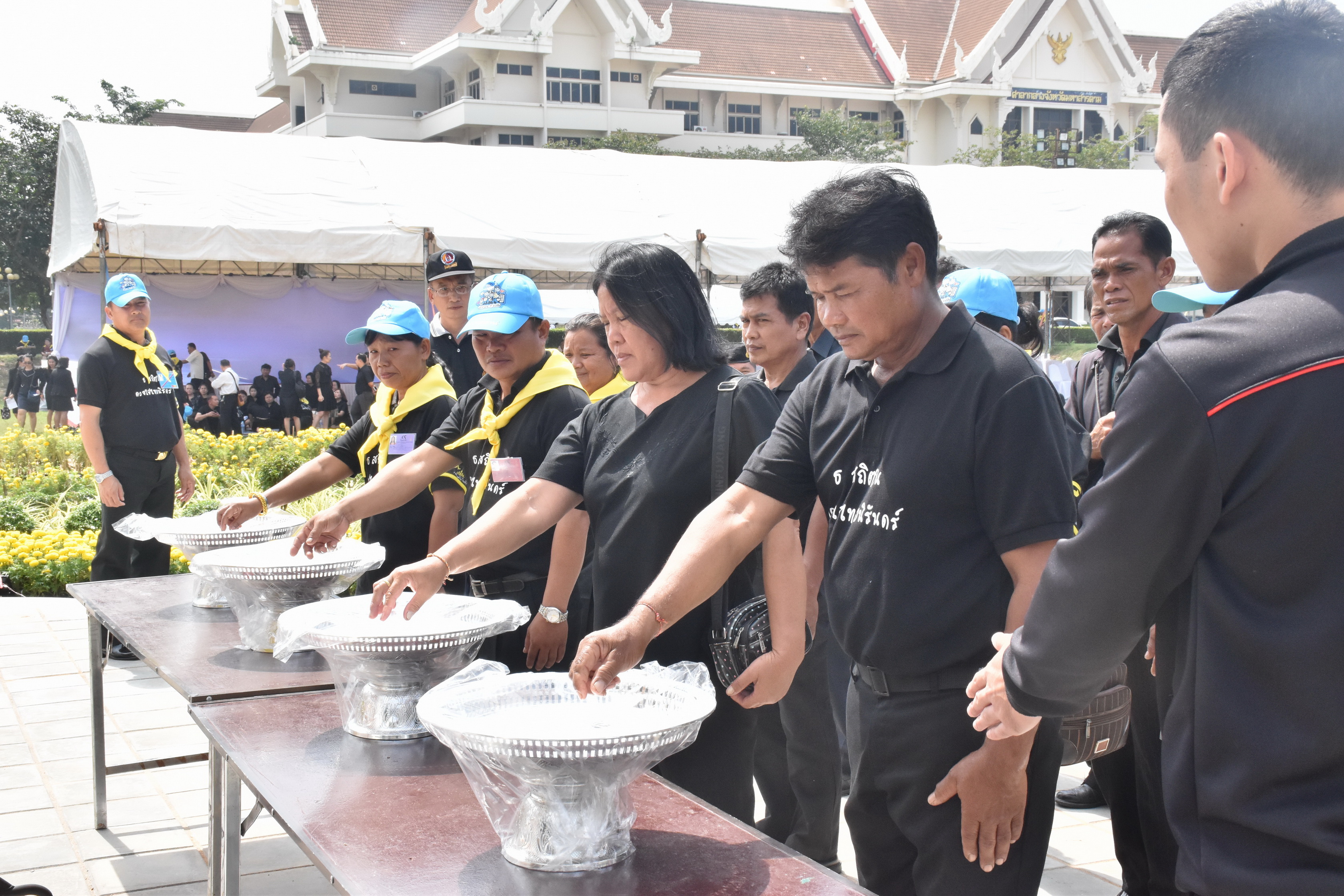 24 ตุลาคม 2560 จังหวัดมหาสารคามจัดประชุมจิตอาสาเฉพาะกิจฯ จังหวัดมหาสารคาม และซักซ้อมการปฏิบัติหน้าที่จิตอาสาเฉพาะกิจ 8 ประเภท ในพระราชพิธีถวายพระเพลิงพระบรมศพฯ แบบเสมือนจริง