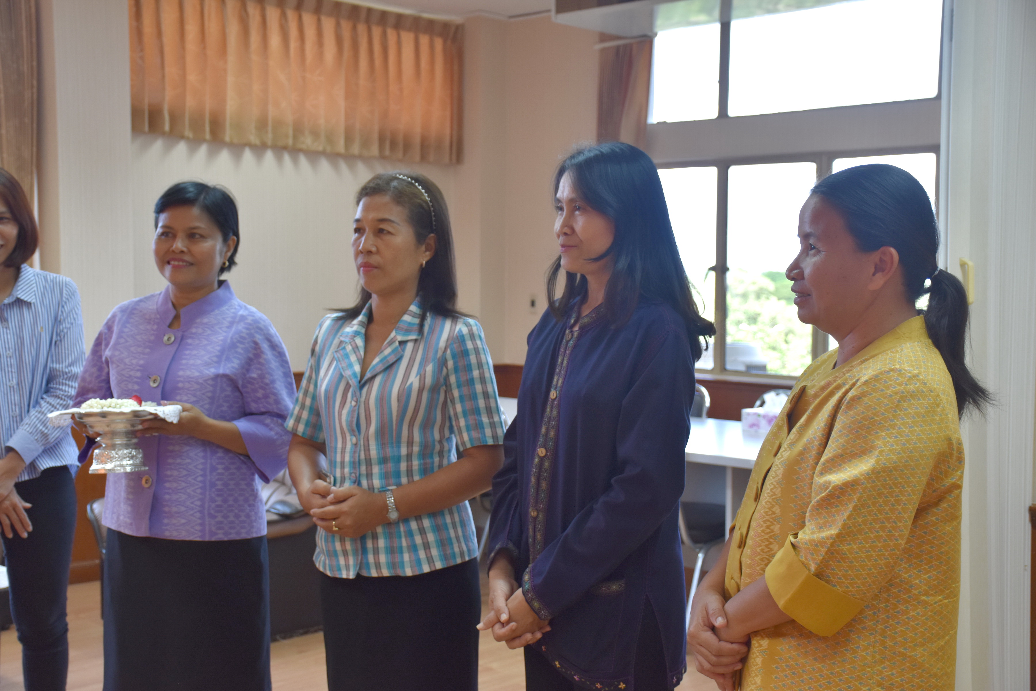 10 พฤศจิกายน 2560 นางบุญยิ่ง เทศน้อย พัฒนาการจังหวัดมหาสารคาม พร้อมด้วยนักวิชาการพัฒนาชุมชน เข้าพบผู้ว่าราชการจังหวัดและรองผู้ว่าราชการจังหวัดมหาสารคาม เพื่อกราบลาเนื่องในโอกาสย้ายไปรับตำแหน่งหัวหน้าฝ่ายและพัฒนาการอำเภอ