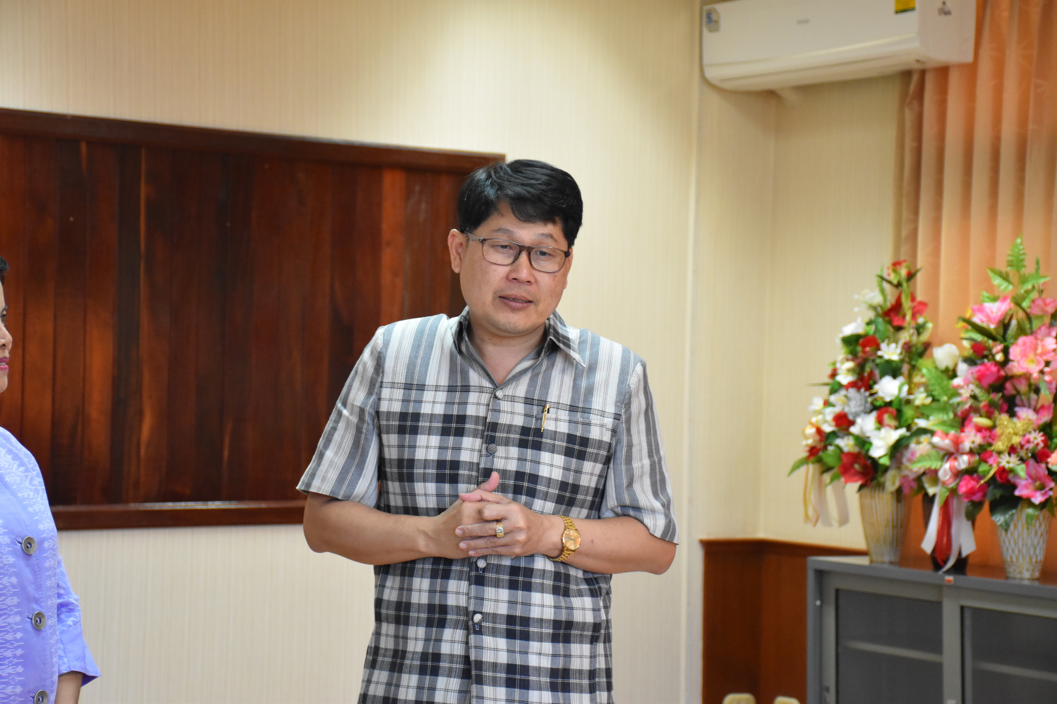 10 พฤศจิกายน 2560 นางบุญยิ่ง เทศน้อย พัฒนาการจังหวัดมหาสารคาม พร้อมด้วยนักวิชาการพัฒนาชุมชน เข้าพบผู้ว่าราชการจังหวัดและรองผู้ว่าราชการจังหวัดมหาสารคาม เพื่อกราบลาเนื่องในโอกาสย้ายไปรับตำแหน่งหัวหน้าฝ่ายและพัฒนาการอำเภอ
