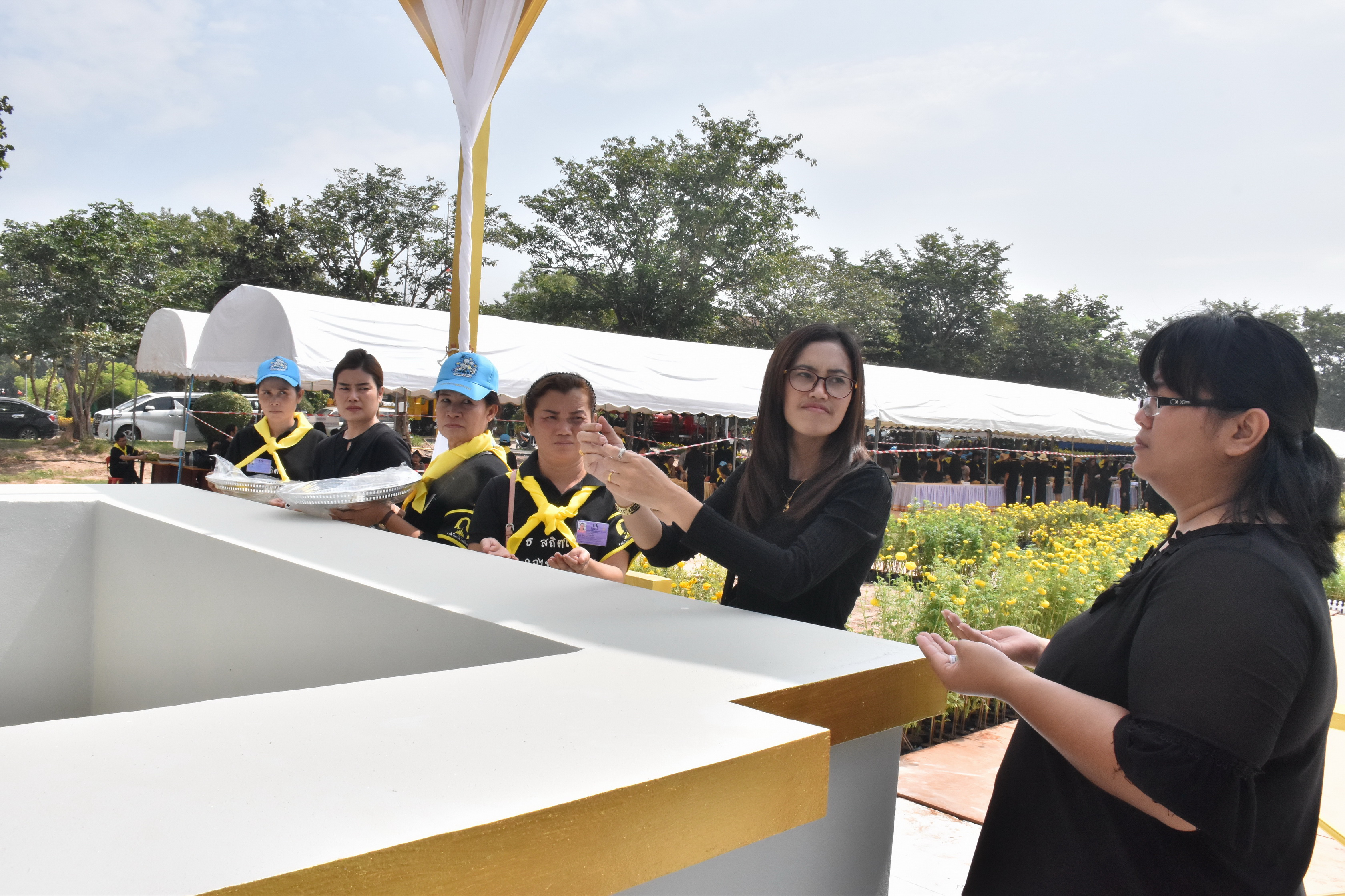 24 ตุลาคม 2560 จังหวัดมหาสารคามจัดประชุมจิตอาสาเฉพาะกิจฯ จังหวัดมหาสารคาม และซักซ้อมการปฏิบัติหน้าที่จิตอาสาเฉพาะกิจ 8 ประเภท ในพระราชพิธีถวายพระเพลิงพระบรมศพฯ แบบเสมือนจริง