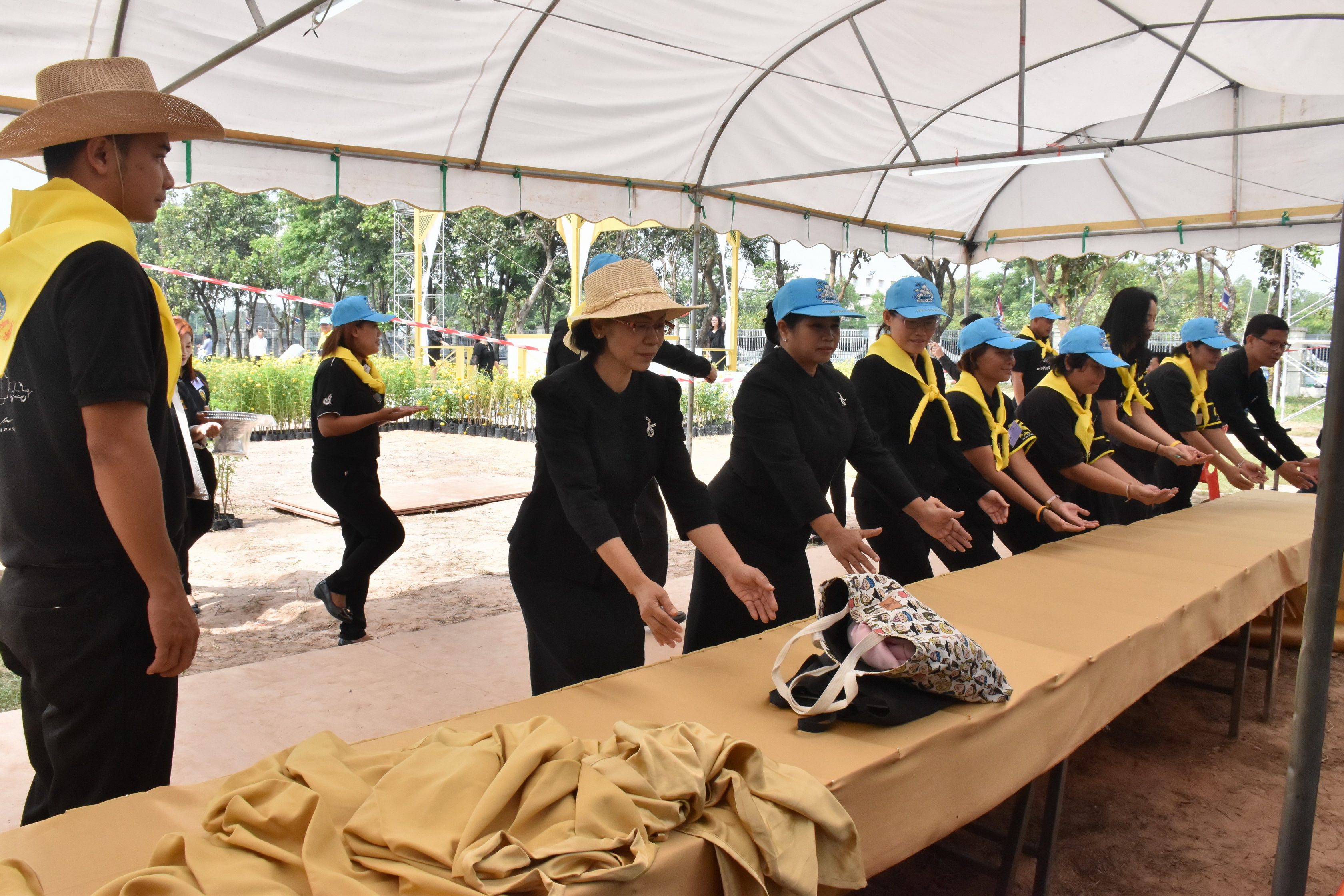 24 ตุลาคม 2560 จังหวัดมหาสารคามจัดประชุมจิตอาสาเฉพาะกิจฯ จังหวัดมหาสารคาม และซักซ้อมการปฏิบัติหน้าที่จิตอาสาเฉพาะกิจ 8 ประเภท ในพระราชพิธีถวายพระเพลิงพระบรมศพฯ แบบเสมือนจริง