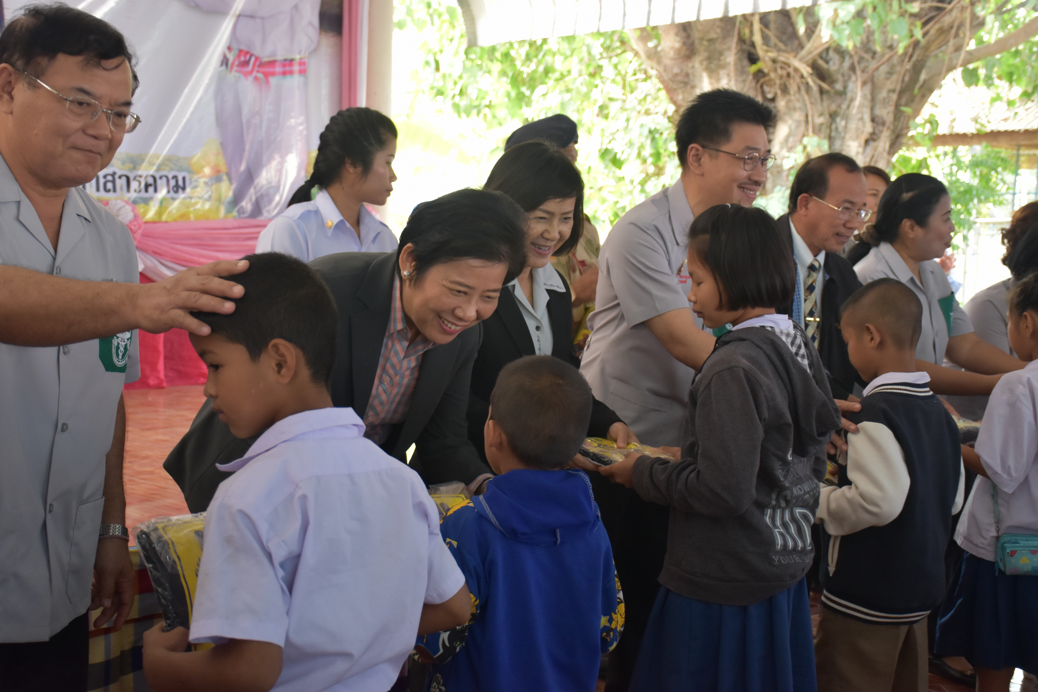 22 พฤศจิกายน 2560 โครงการปกป้องและเชิดชูสถาบันพระมหากษัตริย์และหน่วยบำบัดทุกข์ บำรุงสุข สร้างรอยยิ้มให้ประชาชนจังหวัดมหาสารคาม ประจำปีงบประมาณ 2561