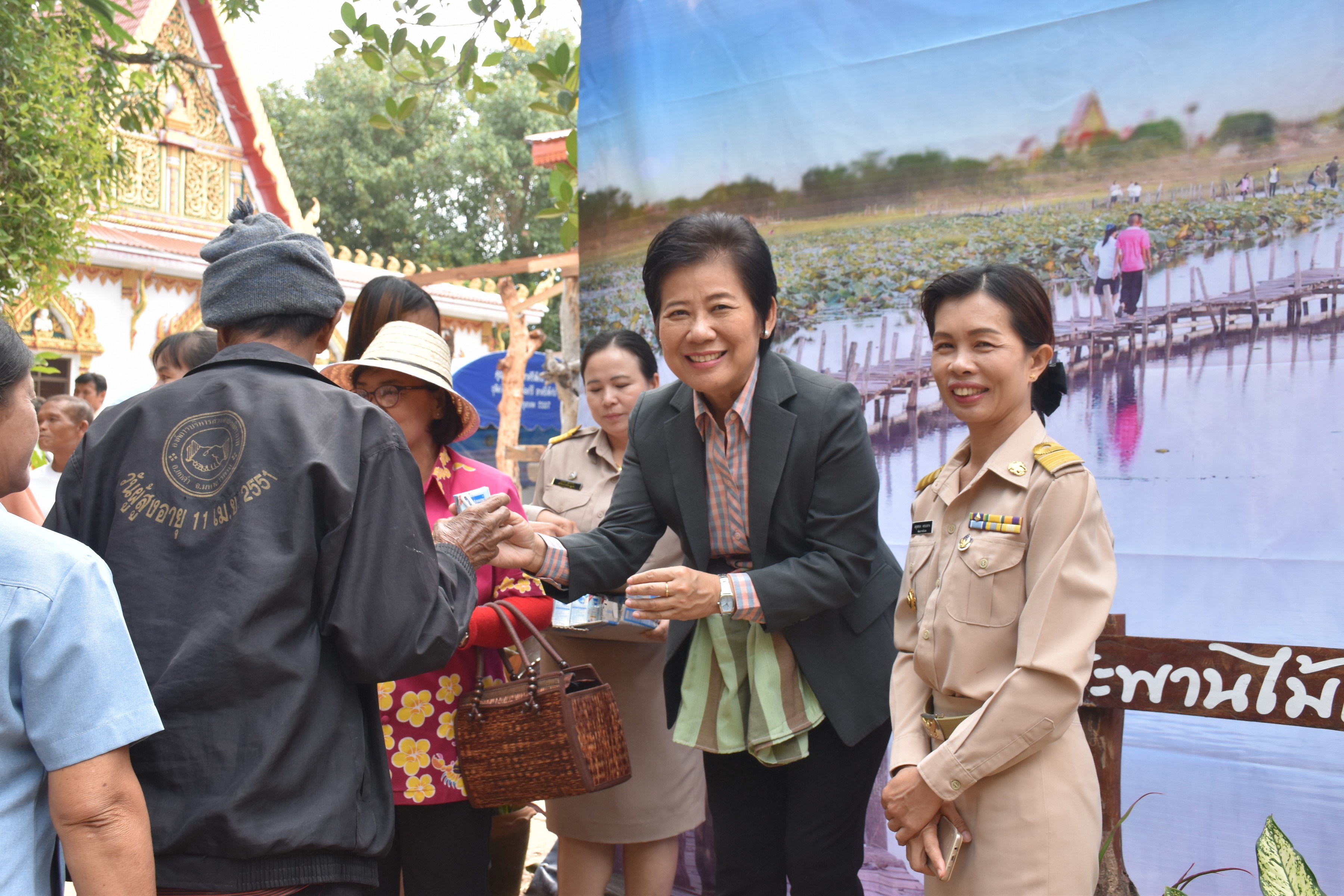 22 พฤศจิกายน 2560 โครงการปกป้องและเชิดชูสถาบันพระมหากษัตริย์และหน่วยบำบัดทุกข์ บำรุงสุข สร้างรอยยิ้มให้ประชาชนจังหวัดมหาสารคาม ประจำปีงบประมาณ 2561