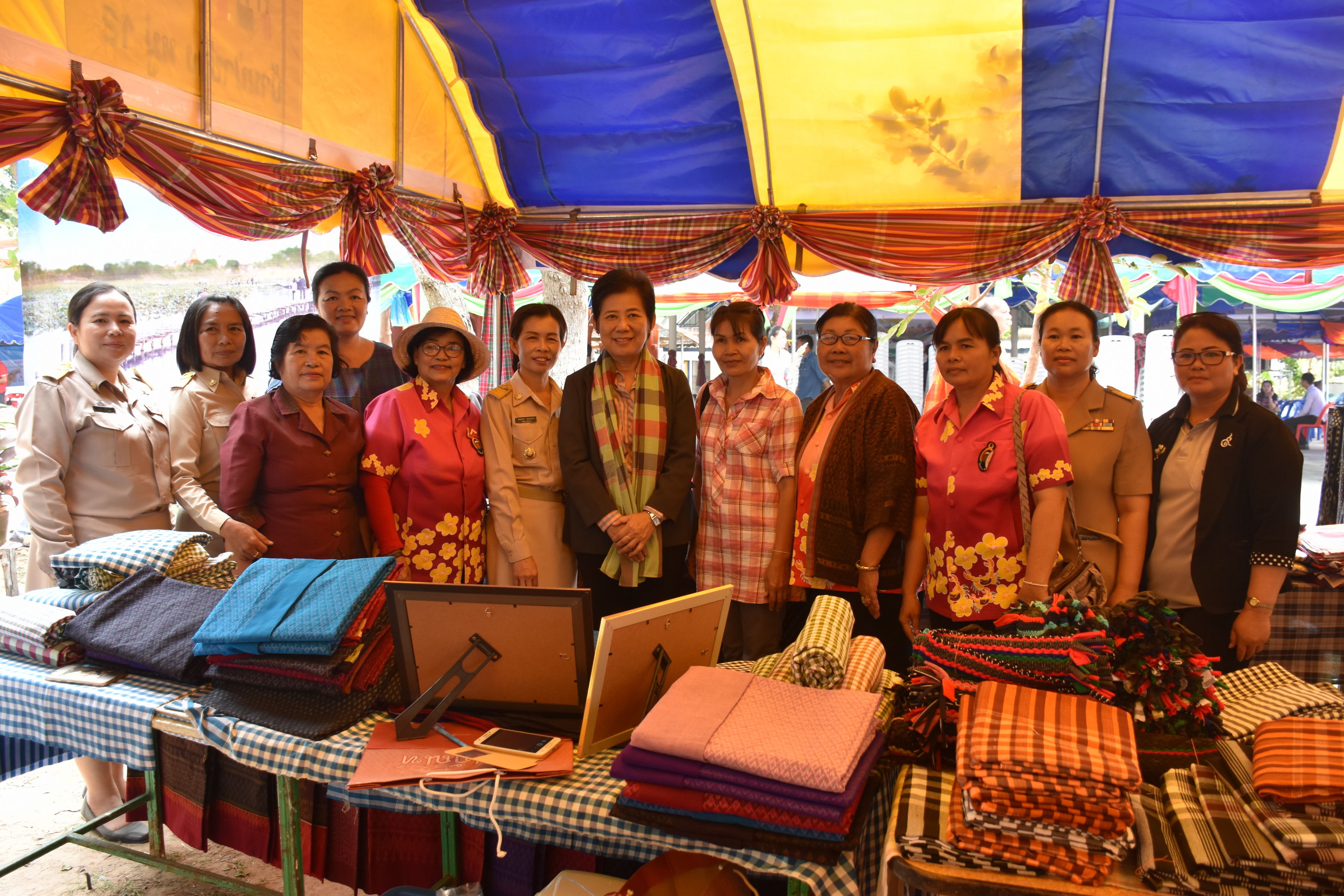 22 พฤศจิกายน 2560 โครงการปกป้องและเชิดชูสถาบันพระมหากษัตริย์และหน่วยบำบัดทุกข์ บำรุงสุข สร้างรอยยิ้มให้ประชาชนจังหวัดมหาสารคาม ประจำปีงบประมาณ 2561