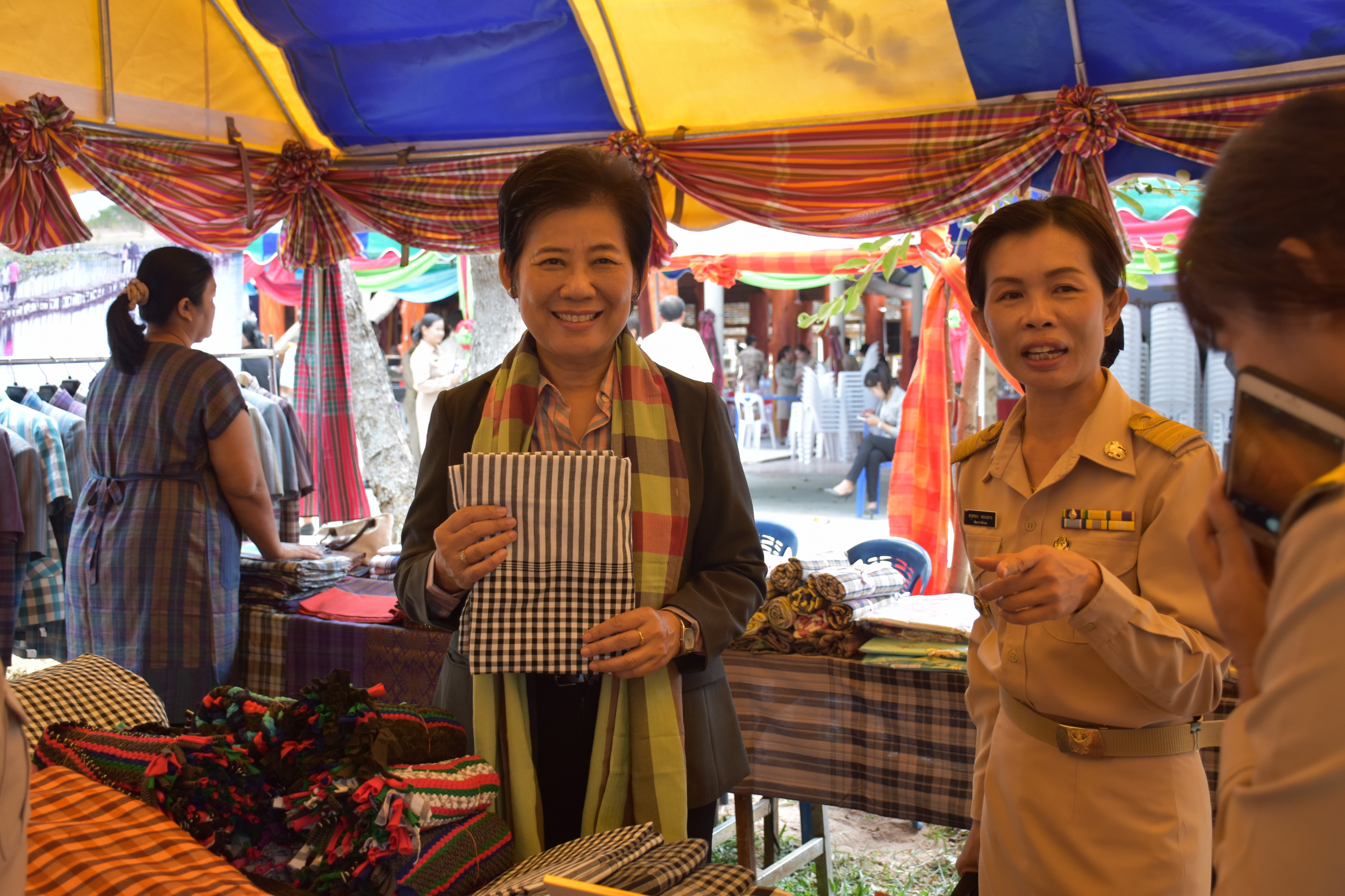 22 พฤศจิกายน 2560 โครงการปกป้องและเชิดชูสถาบันพระมหากษัตริย์และหน่วยบำบัดทุกข์ บำรุงสุข สร้างรอยยิ้มให้ประชาชนจังหวัดมหาสารคาม ประจำปีงบประมาณ 2561