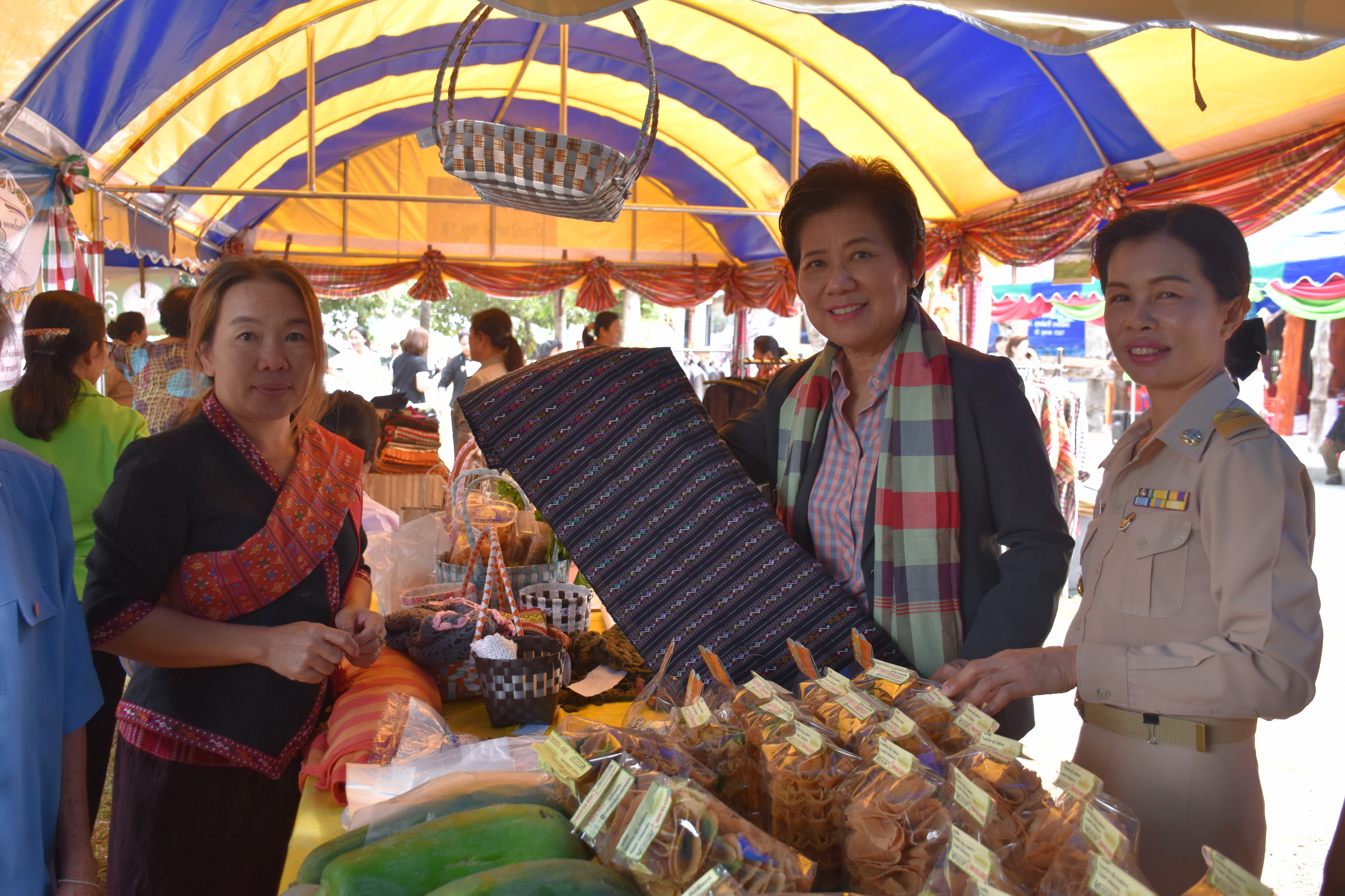 22 พฤศจิกายน 2560 โครงการปกป้องและเชิดชูสถาบันพระมหากษัตริย์และหน่วยบำบัดทุกข์ บำรุงสุข สร้างรอยยิ้มให้ประชาชนจังหวัดมหาสารคาม ประจำปีงบประมาณ 2561