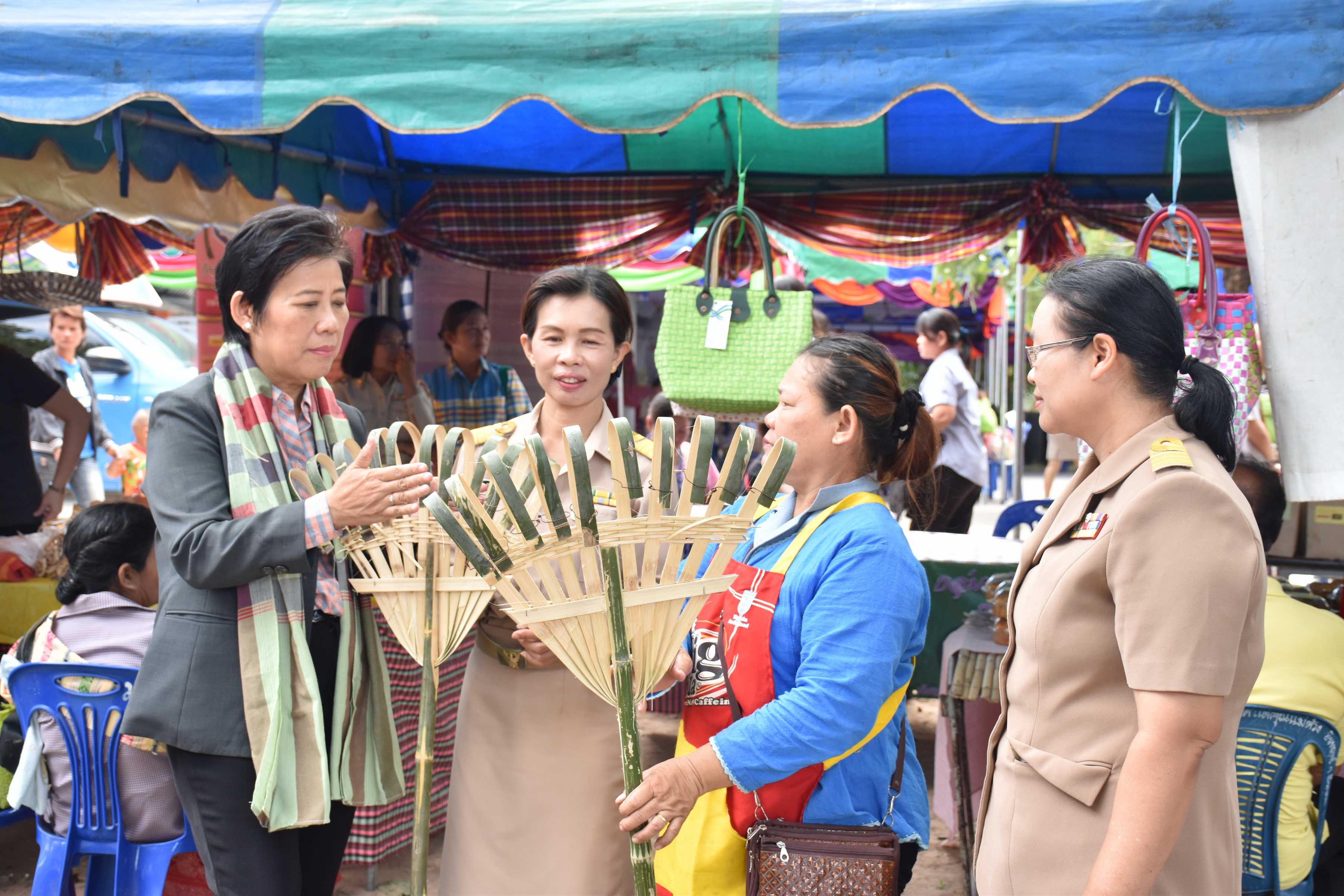 22 พฤศจิกายน 2560 โครงการปกป้องและเชิดชูสถาบันพระมหากษัตริย์และหน่วยบำบัดทุกข์ บำรุงสุข สร้างรอยยิ้มให้ประชาชนจังหวัดมหาสารคาม ประจำปีงบประมาณ 2561