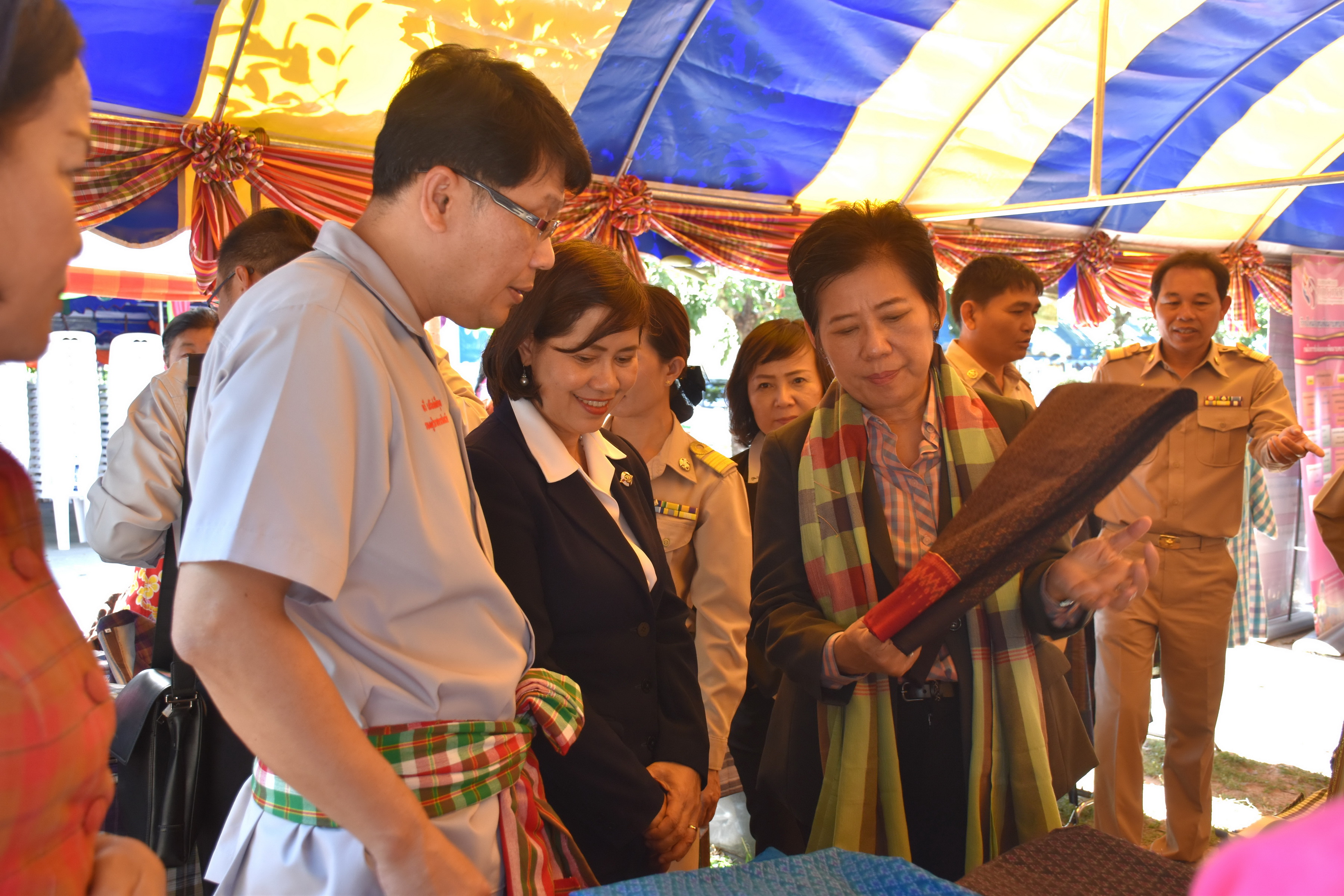 22 พฤศจิกายน 2560 โครงการปกป้องและเชิดชูสถาบันพระมหากษัตริย์และหน่วยบำบัดทุกข์ บำรุงสุข สร้างรอยยิ้มให้ประชาชนจังหวัดมหาสารคาม ประจำปีงบประมาณ 2561