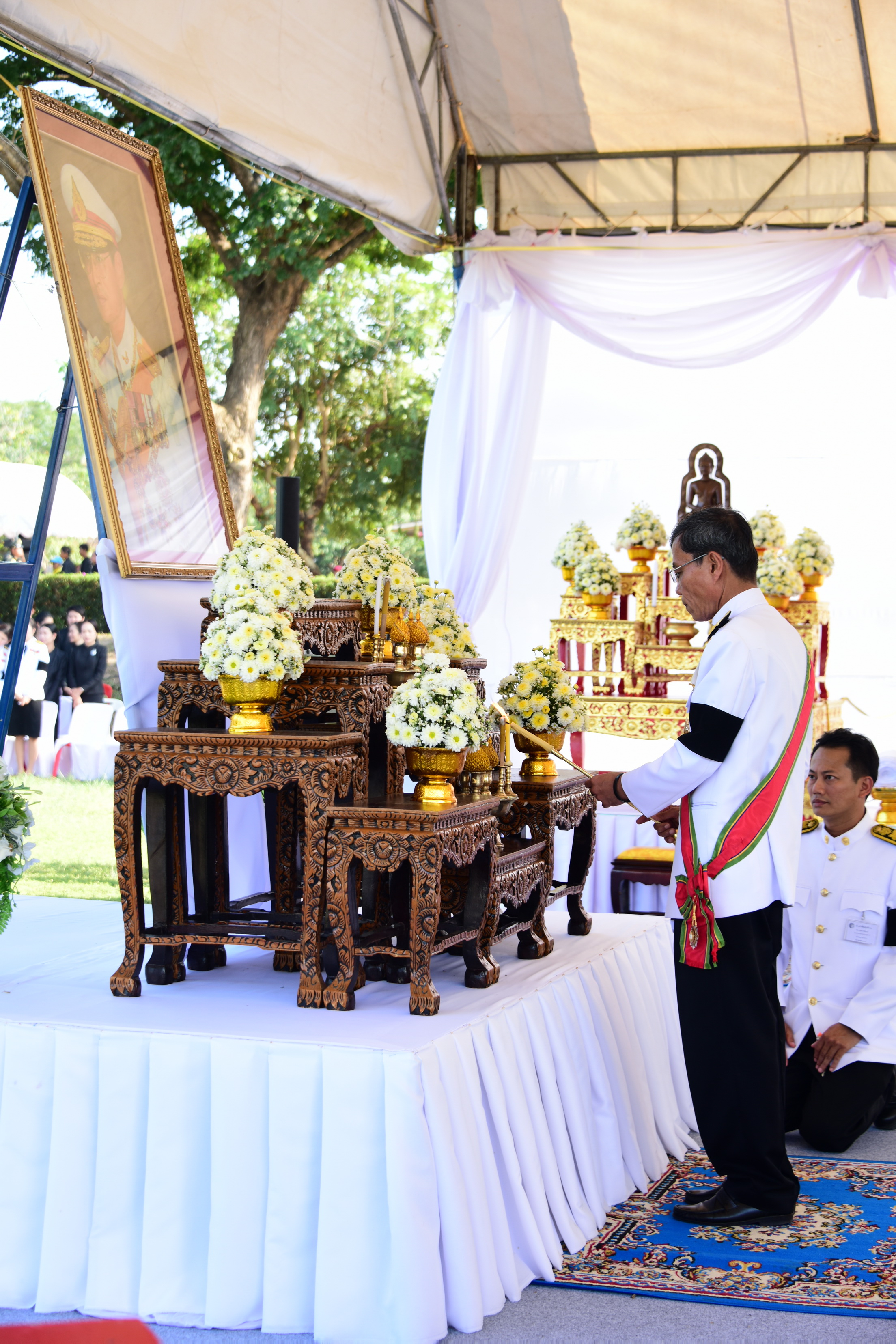 26 ตุลาคม 2560 พระราชพิธีถวายพระเพลิงพระบรมศพพระบาทสมเด็จพระปรมินทรมหาภูมิพลอดุลยเดช บรมนาถบพิตร ณ พระเมรุมาศจำลอง สนามหน้าศาลากลางจังหวัดมหาสารคาม