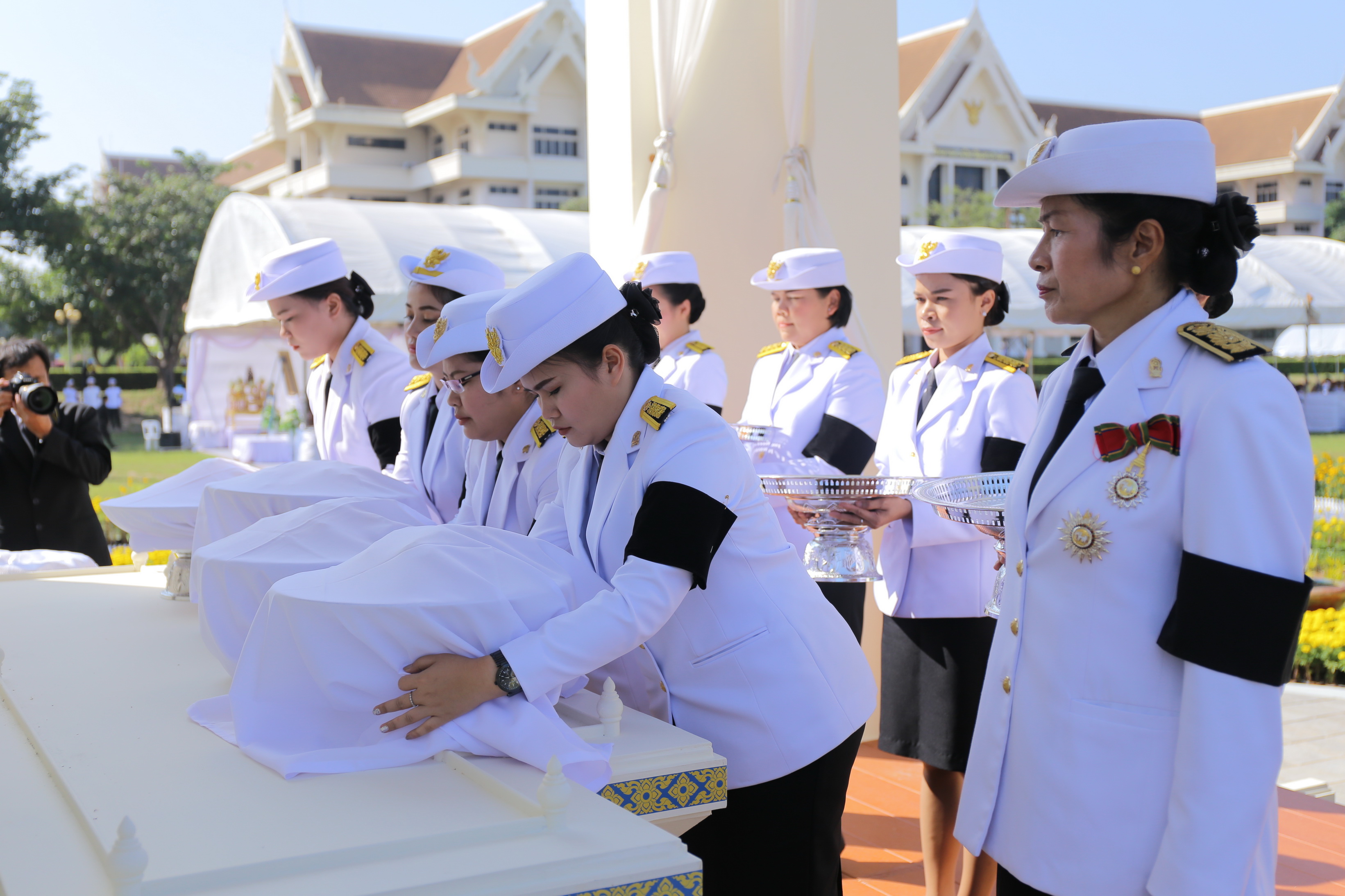 26 ตุลาคม 2560 พระราชพิธีถวายพระเพลิงพระบรมศพพระบาทสมเด็จพระปรมินทรมหาภูมิพลอดุลยเดช บรมนาถบพิตร ณ พระเมรุมาศจำลอง สนามหน้าศาลากลางจังหวัดมหาสารคาม