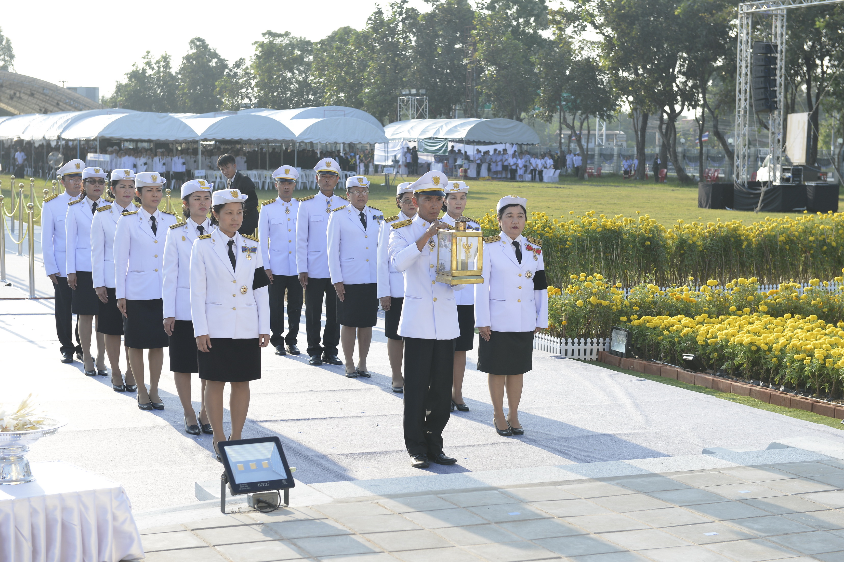 26 ตุลาคม 2560 พระราชพิธีถวายพระเพลิงพระบรมศพพระบาทสมเด็จพระปรมินทรมหาภูมิพลอดุลยเดช บรมนาถบพิตร ณ พระเมรุมาศจำลอง สนามหน้าศาลากลางจังหวัดมหาสารคาม