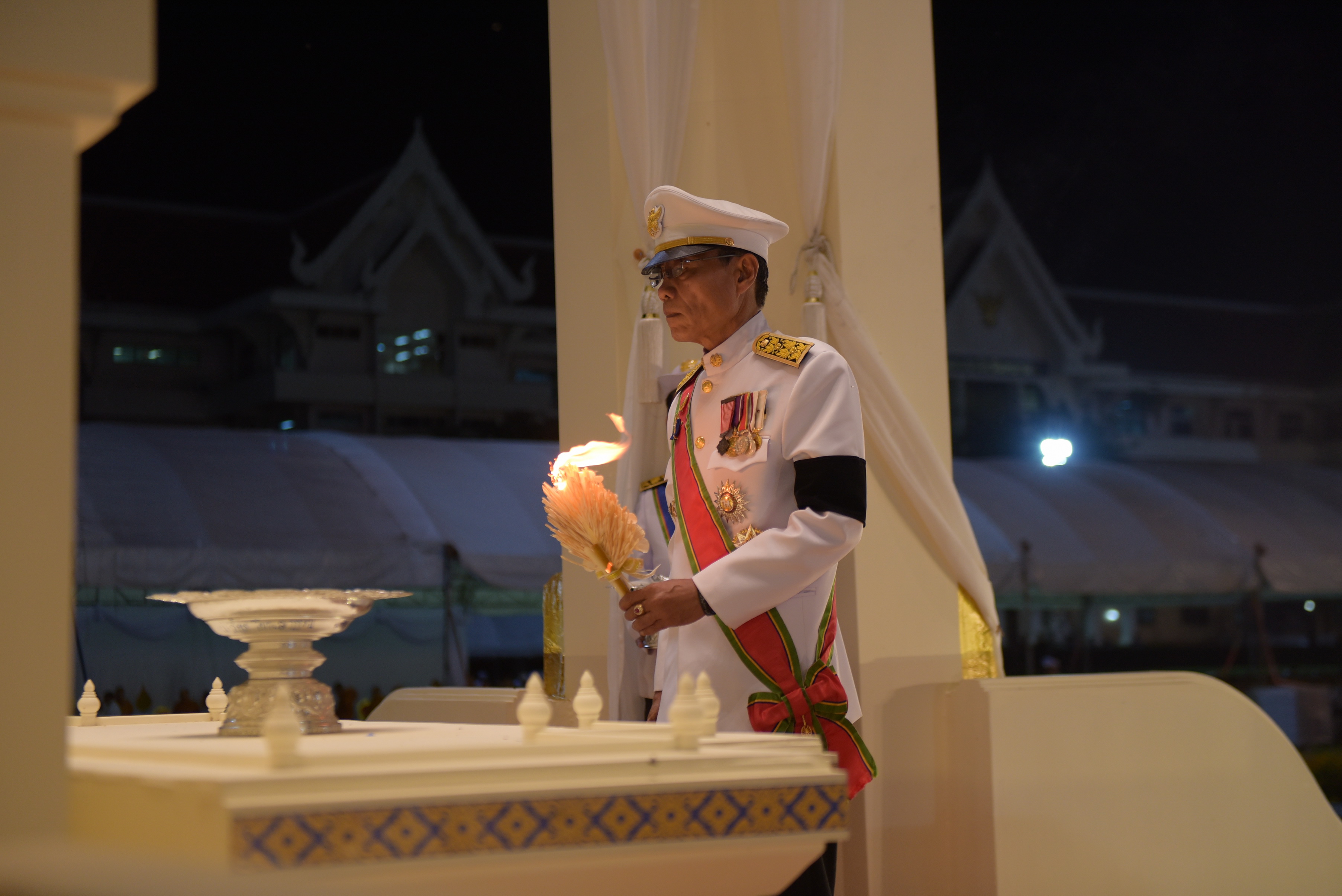 26 ตุลาคม 2560 พระราชพิธีถวายพระเพลิงพระบรมศพพระบาทสมเด็จพระปรมินทรมหาภูมิพลอดุลยเดช บรมนาถบพิตร ณ พระเมรุมาศจำลอง สนามหน้าศาลากลางจังหวัดมหาสารคาม