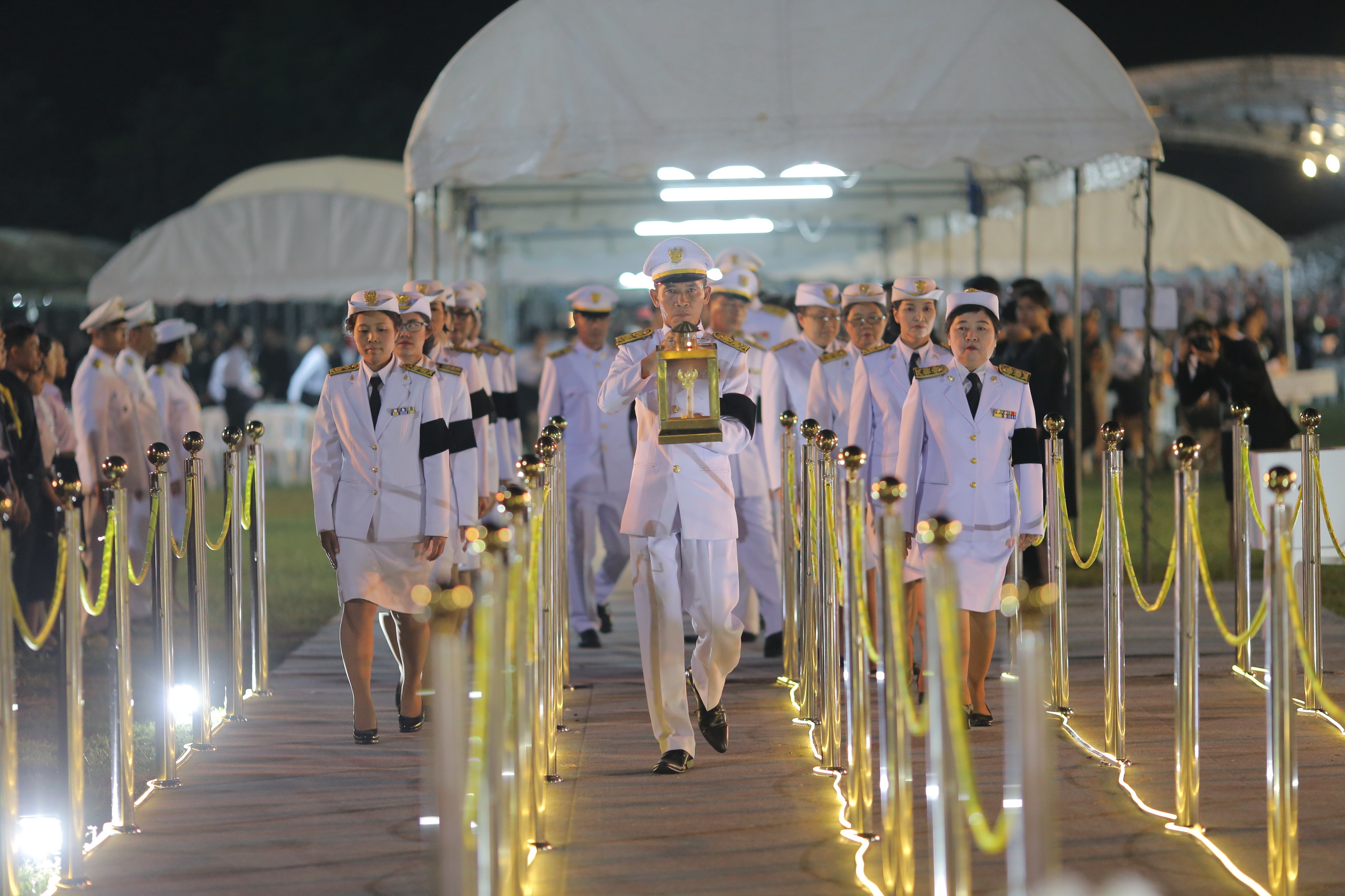 26 ตุลาคม 2560 พระราชพิธีถวายพระเพลิงพระบรมศพพระบาทสมเด็จพระปรมินทรมหาภูมิพลอดุลยเดช บรมนาถบพิตร ณ พระเมรุมาศจำลอง สนามหน้าศาลากลางจังหวัดมหาสารคาม