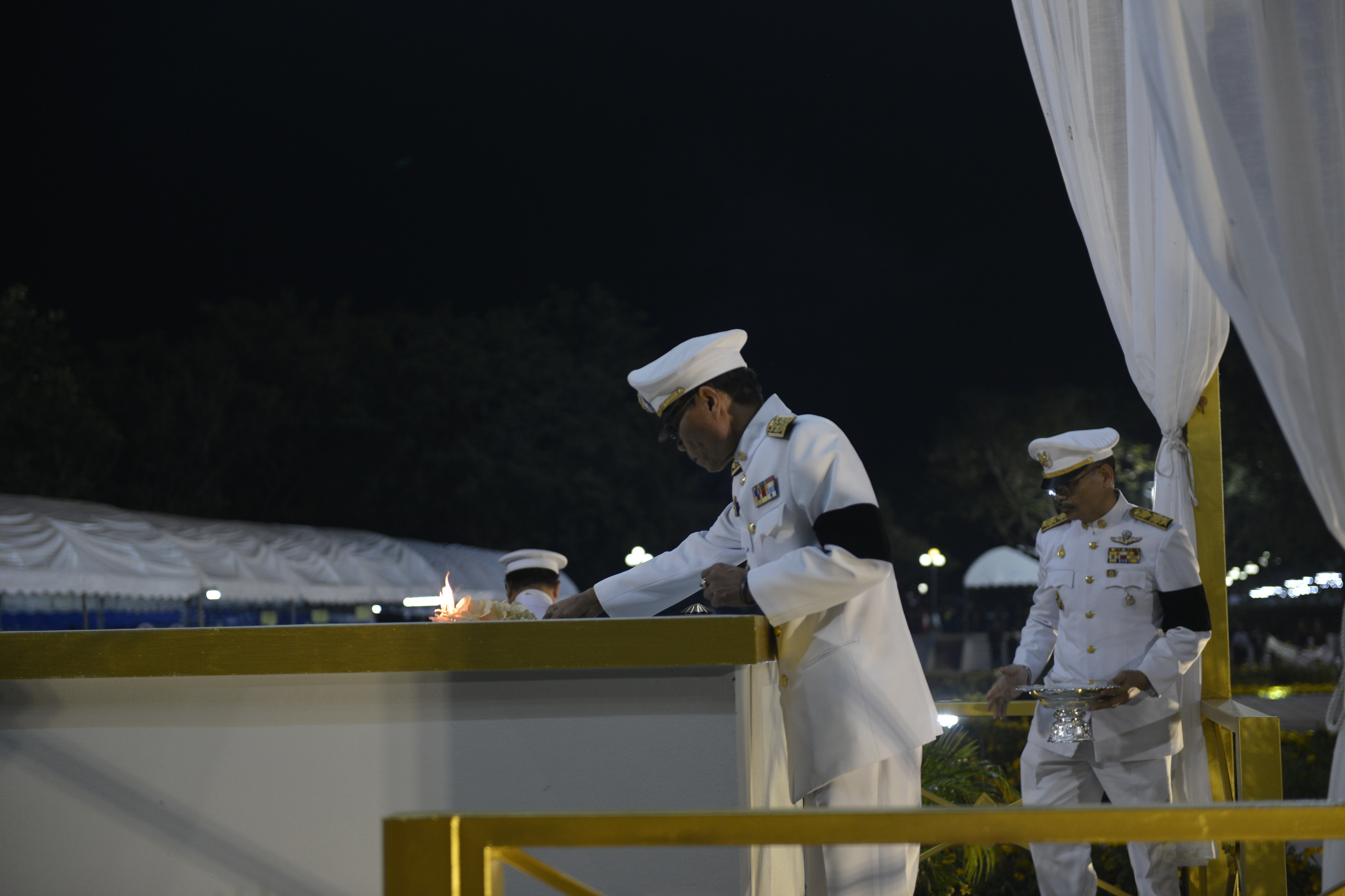 26 ตุลาคม 2560 พระราชพิธีถวายพระเพลิงพระบรมศพพระบาทสมเด็จพระปรมินทรมหาภูมิพลอดุลยเดช บรมนาถบพิตร ณ พระเมรุมาศจำลอง สนามหน้าศาลากลางจังหวัดมหาสารคาม