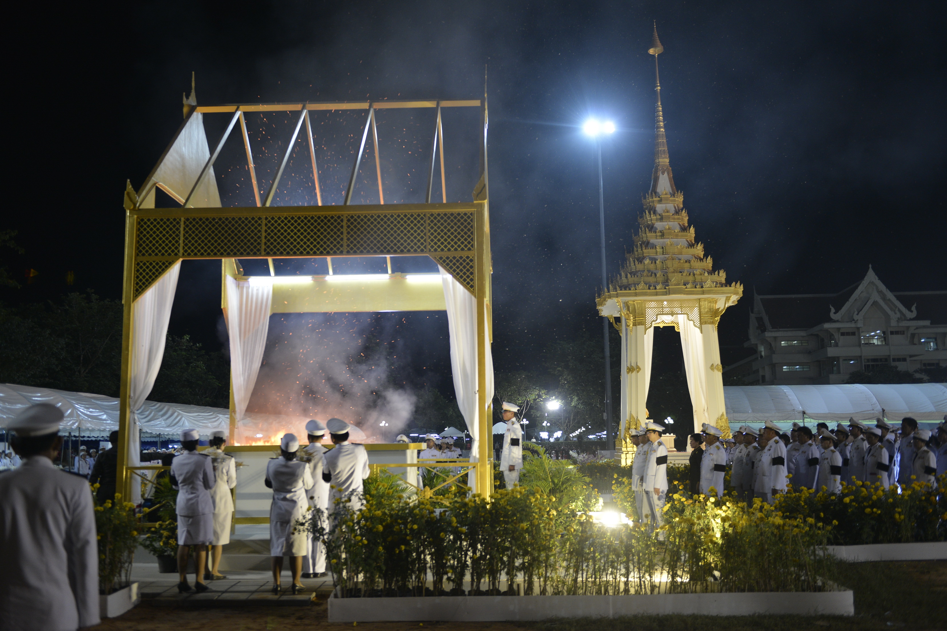 26 ตุลาคม 2560 พระราชพิธีถวายพระเพลิงพระบรมศพพระบาทสมเด็จพระปรมินทรมหาภูมิพลอดุลยเดช บรมนาถบพิตร ณ พระเมรุมาศจำลอง สนามหน้าศาลากลางจังหวัดมหาสารคาม