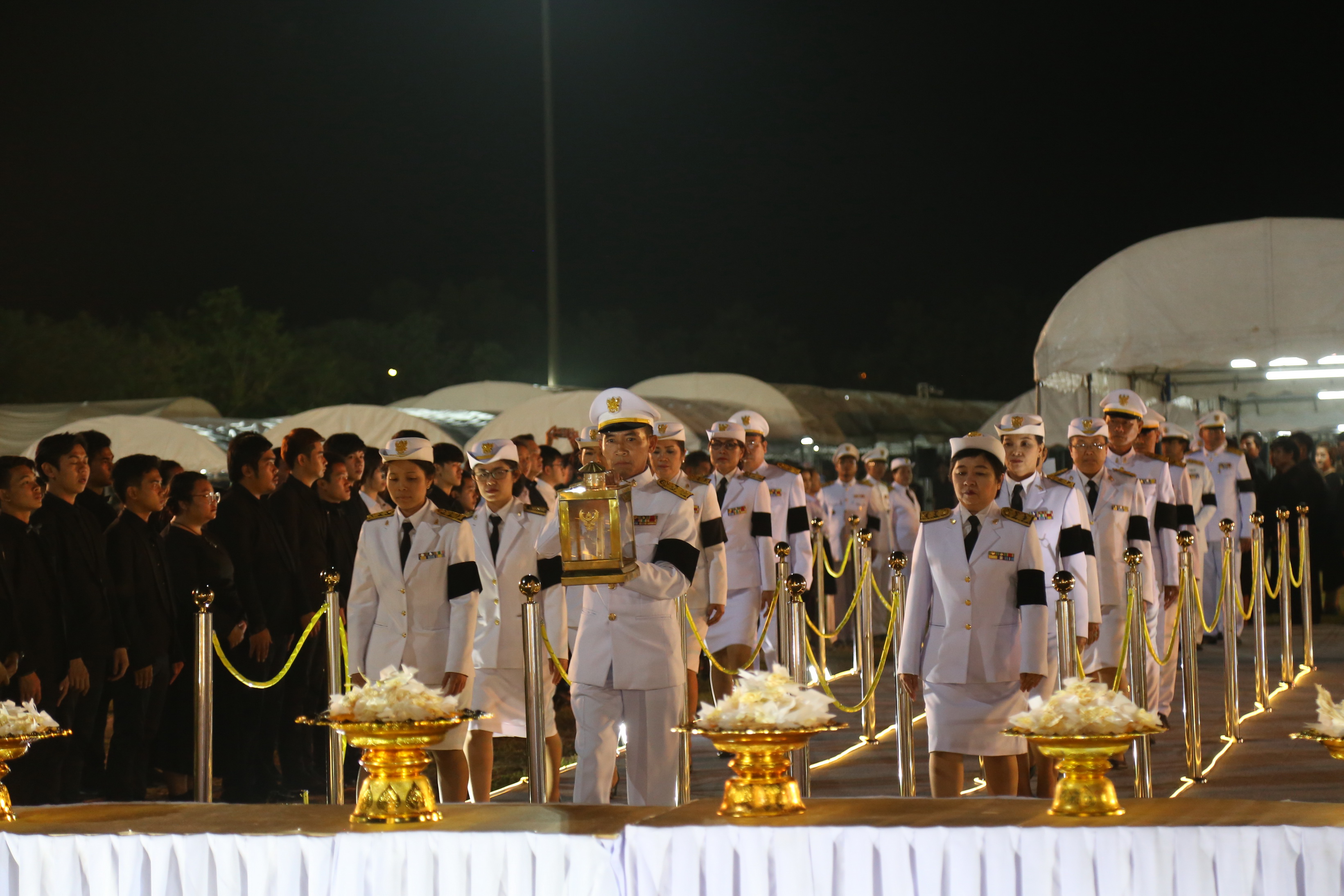 26 ตุลาคม 2560 พระราชพิธีถวายพระเพลิงพระบรมศพพระบาทสมเด็จพระปรมินทรมหาภูมิพลอดุลยเดช บรมนาถบพิตร ณ พระเมรุมาศจำลอง สนามหน้าศาลากลางจังหวัดมหาสารคาม