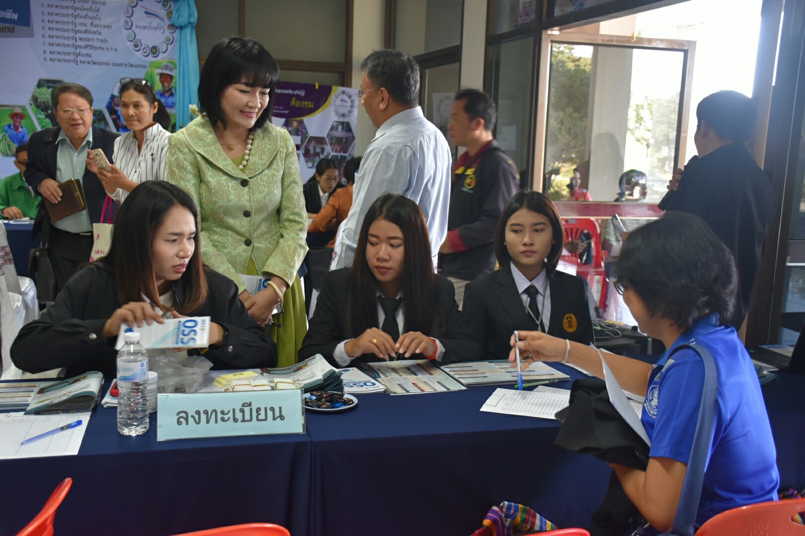 10 พฤศจิกายน 2560 นายเสน่ห์ นนทะโชติ ผู้ว่าราชการจังหวัดมหาสารคาม เป็นประธานเปิดกิจกรรม Kick Off การลงทะเบียนผู้ประกอบการ ตามนโยบาย “ตลาดประชารัฐ”