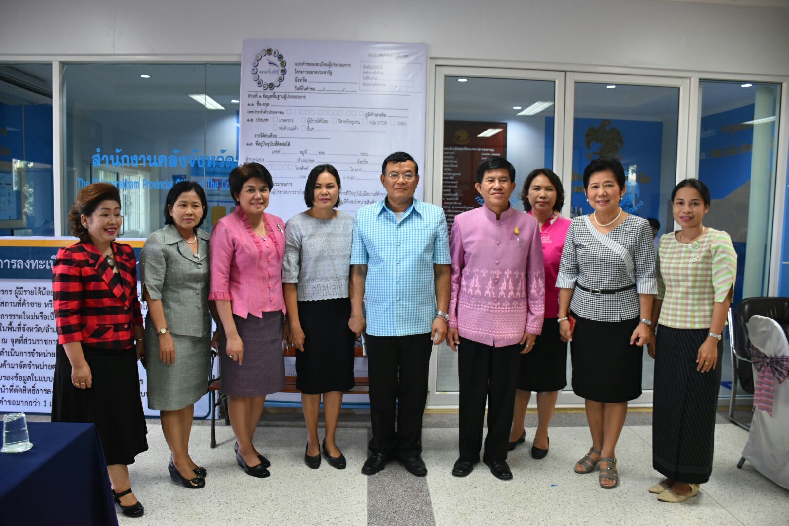 10 พฤศจิกายน 2560 นายเสน่ห์ นนทะโชติ ผู้ว่าราชการจังหวัดมหาสารคาม เป็นประธานเปิดกิจกรรม Kick Off การลงทะเบียนผู้ประกอบการ ตามนโยบาย “ตลาดประชารัฐ”