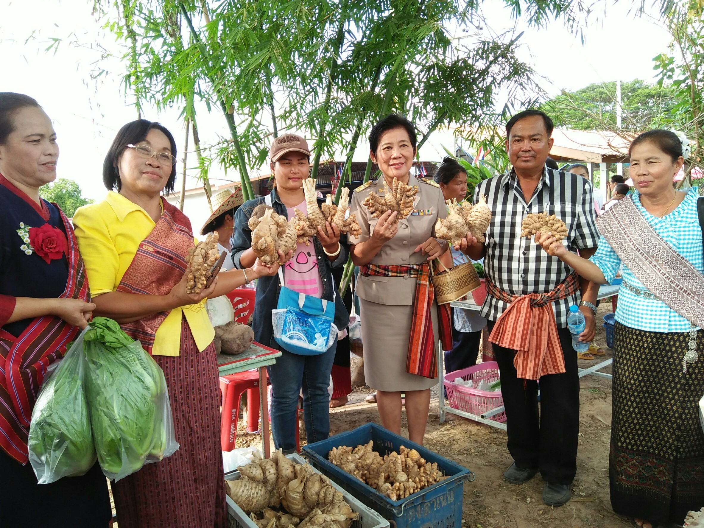 29 พฤศจิกายน 2560 นางบุญยิ่ง เทศน้อย พัฒนาการจังหวัดมหาสารคาม เป็นประธานเปิดตลาดประชารัฐ คนไทยยิ้มได้ และตลาดท้องถิ่นสุขใจ ณ ลานอเนกประสงค์ อบต. แคน อำเภอวาปีปทุม จังหวัดมหาสารคาม