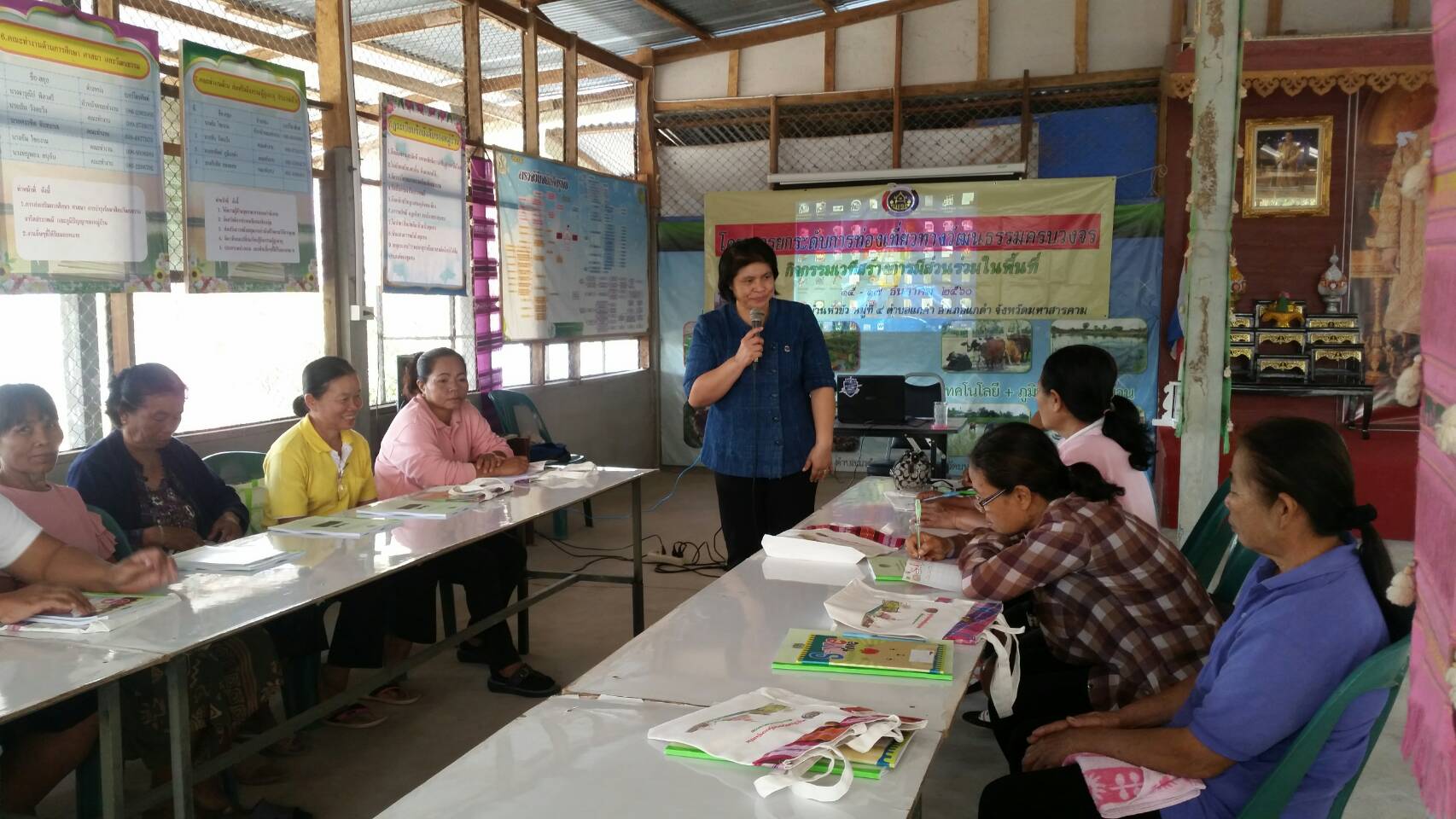 15 ธันวาคม 2560 โครงการยกระดับการท่องเที่ยวทางวัฒนธรรมครบวงจร กิจกรรมสร้างการมีส่วนร่วมในพื้นที่ หมู่บ้านท่องเที่ยวโดยชุมชน ณ บ้านหัวขัว ตำบลแกดำ อำเภอแกดำ จังหวัดมหาสารคาม
